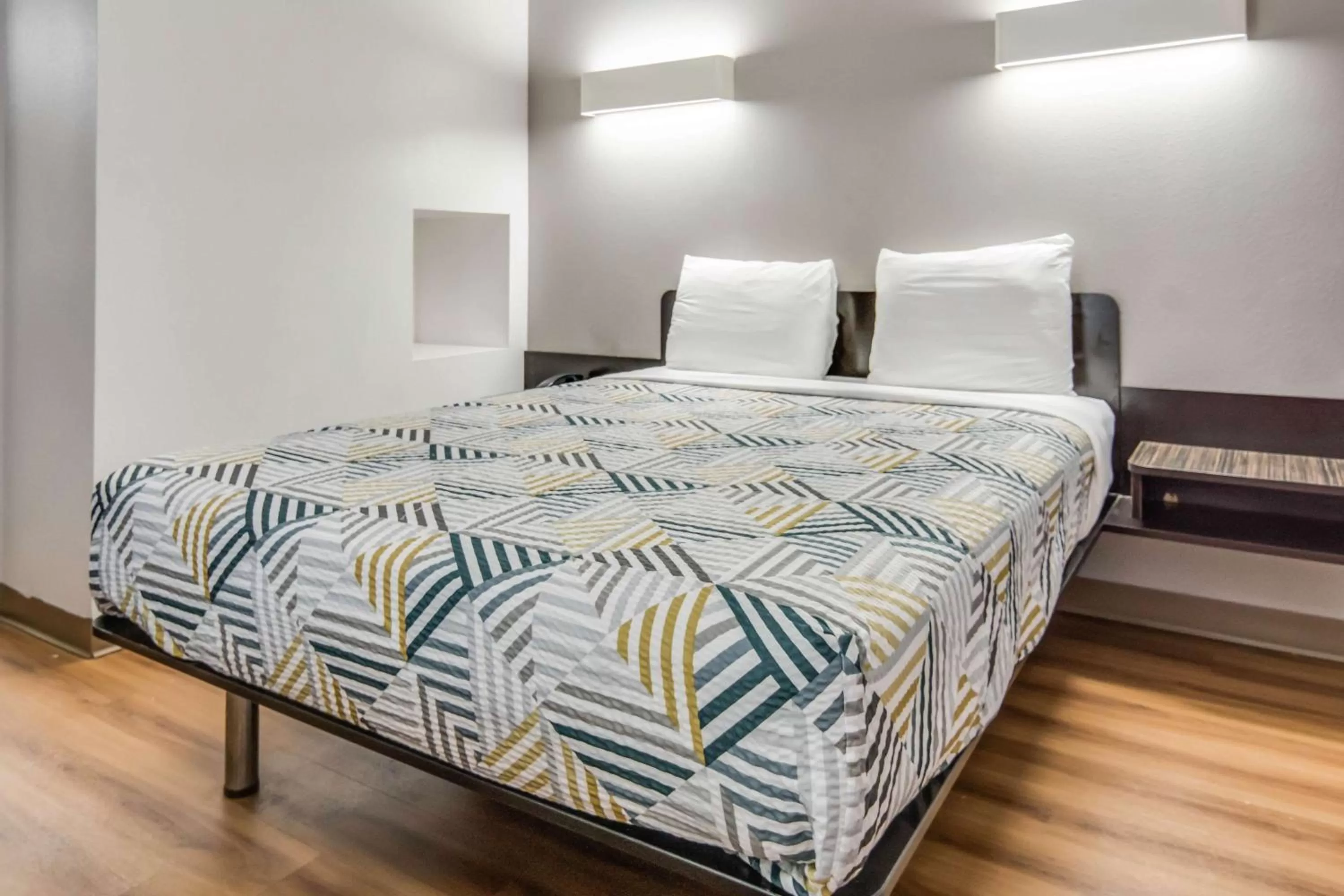 Bedroom, Bed in Motel 6-Cleburne, TX