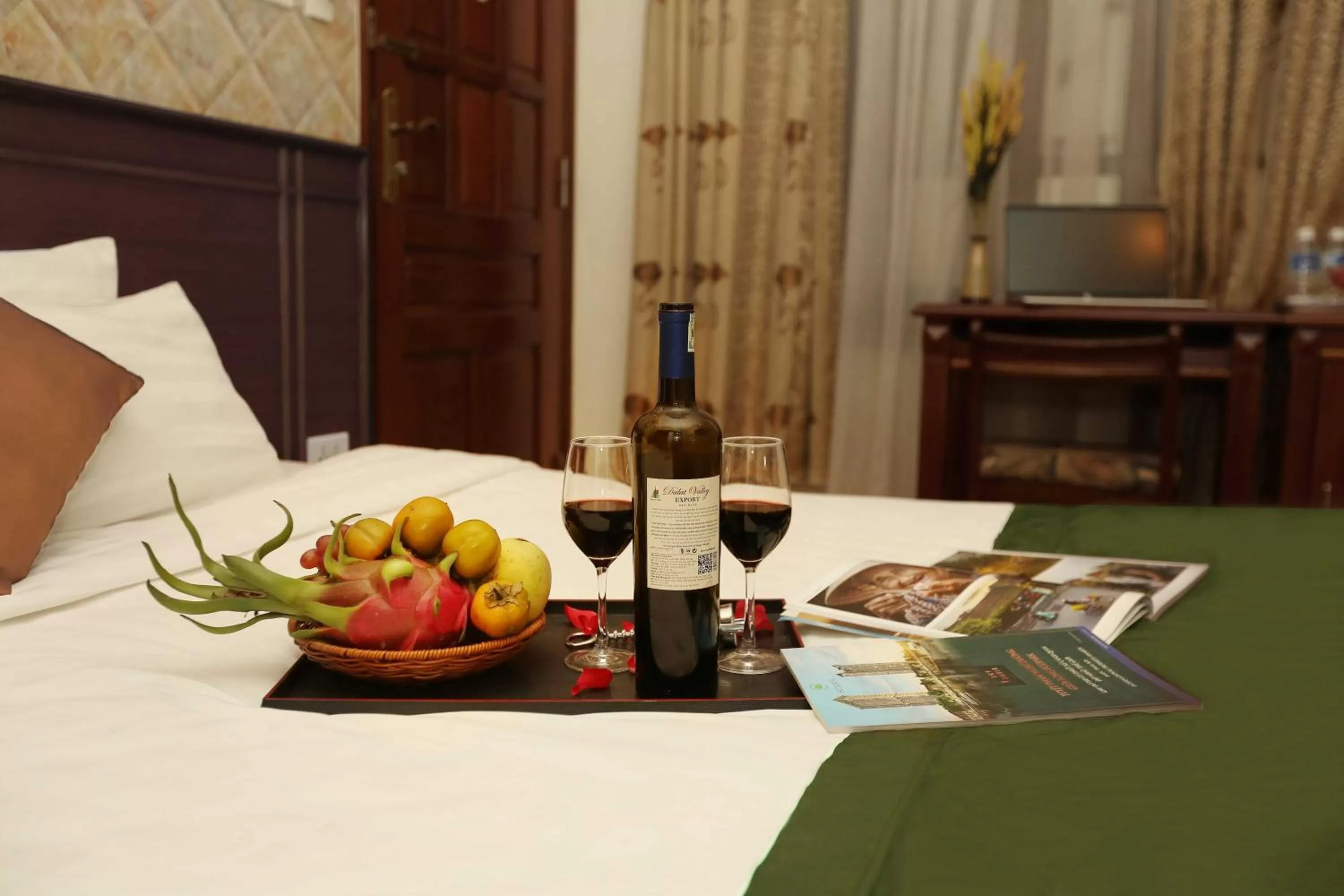 room service, Bed in Hanoi Golden Lotus Hotel & Spa