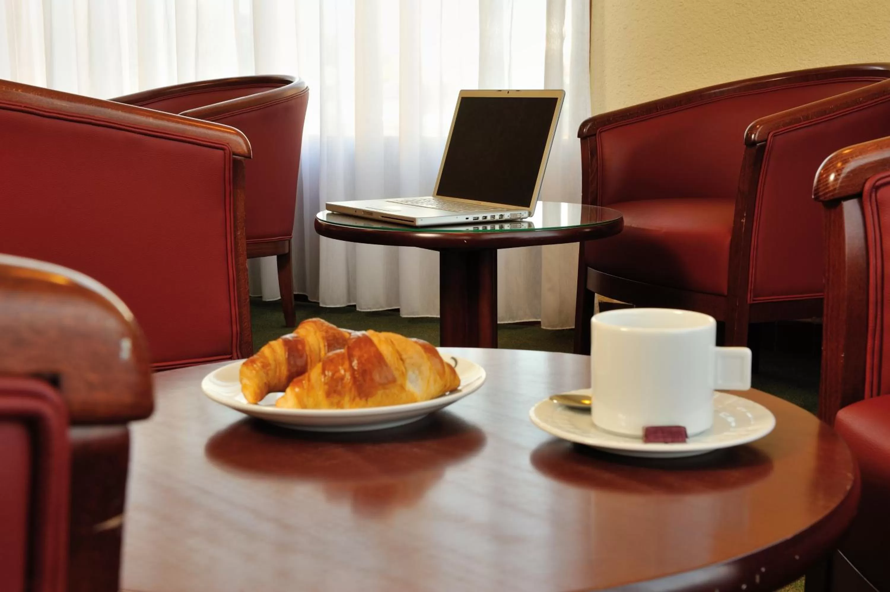 Lounge or bar in Campanile Saint-Nazaire ~ Trignac