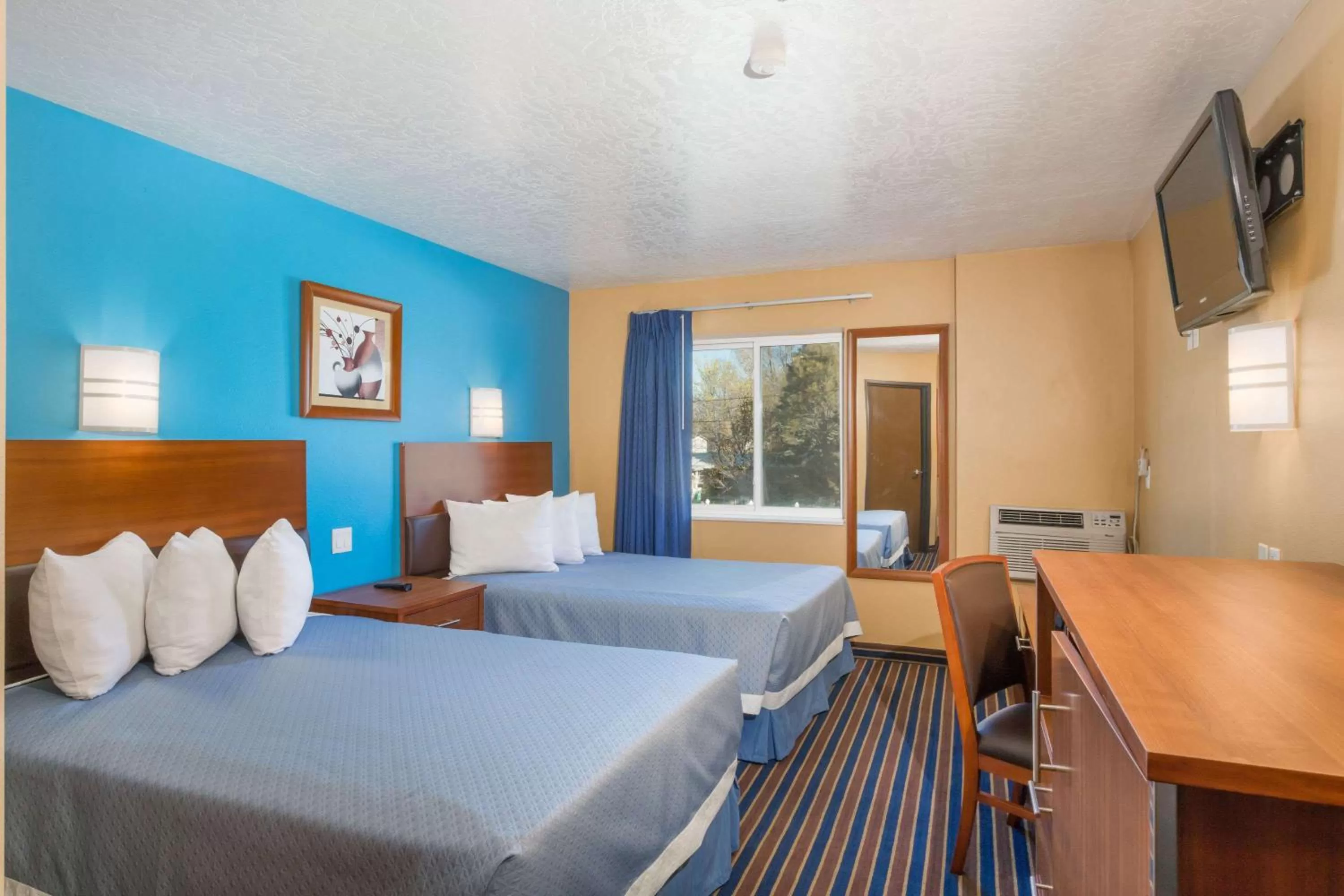 Photo of the whole room, Bed in Days Inn by Wyndham Vernal