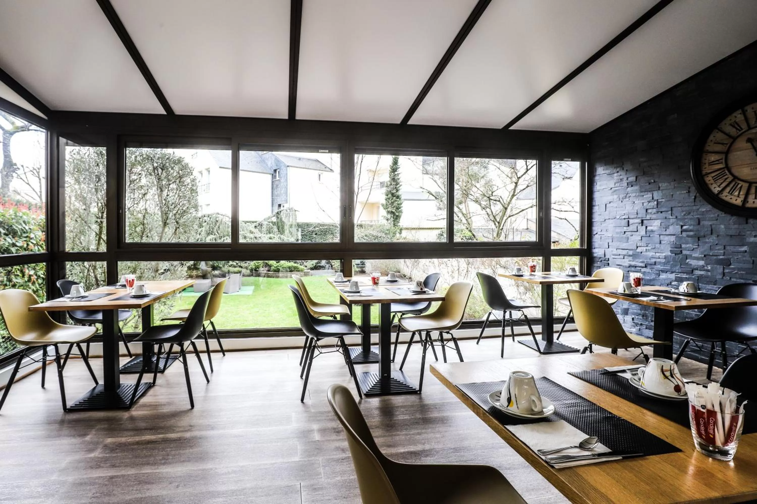 Garden view in Hotel Des Cedres