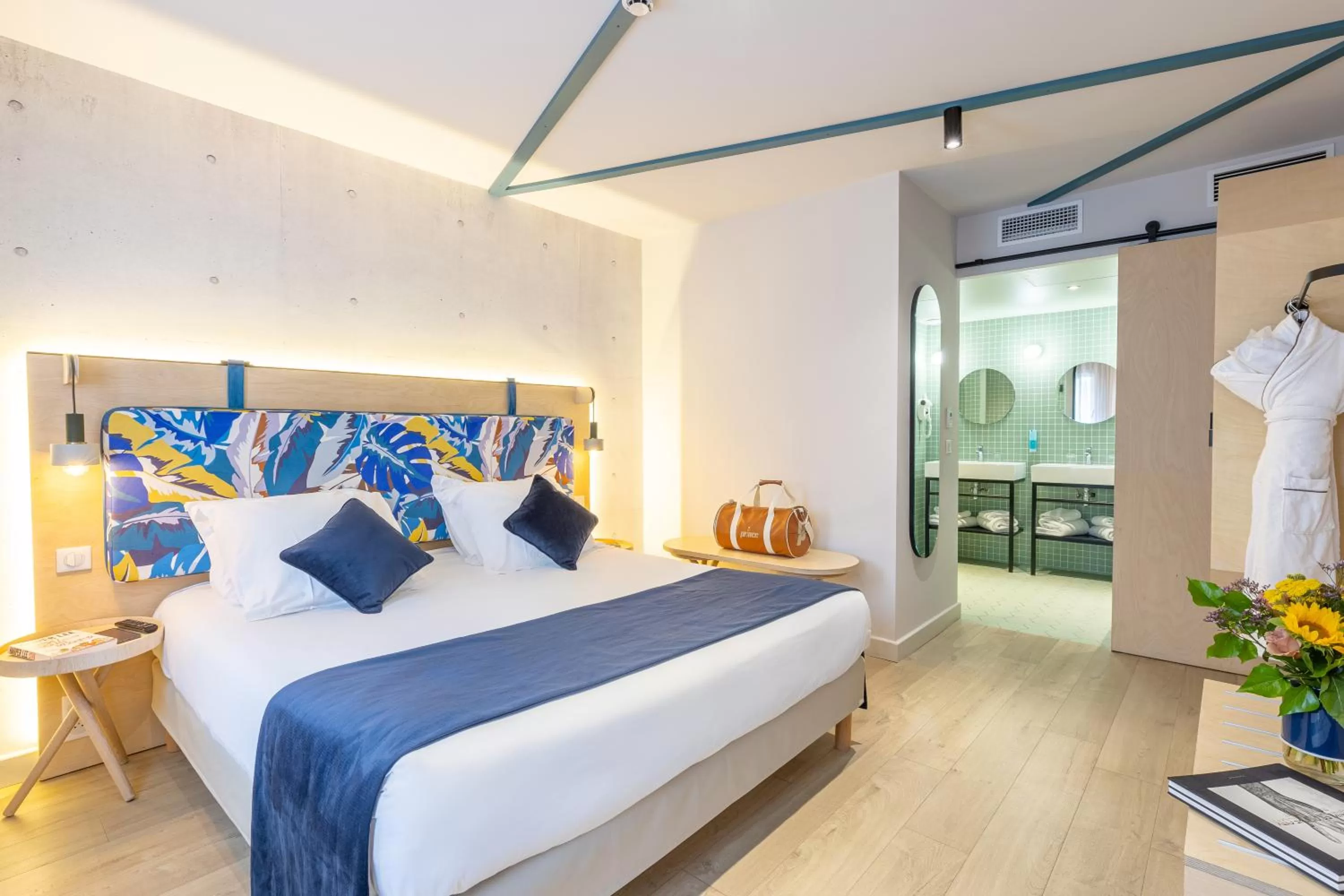 Photo of the whole room, Bed in Urban Hotel & Spa Aix-les-Bains - BW Signature Collection