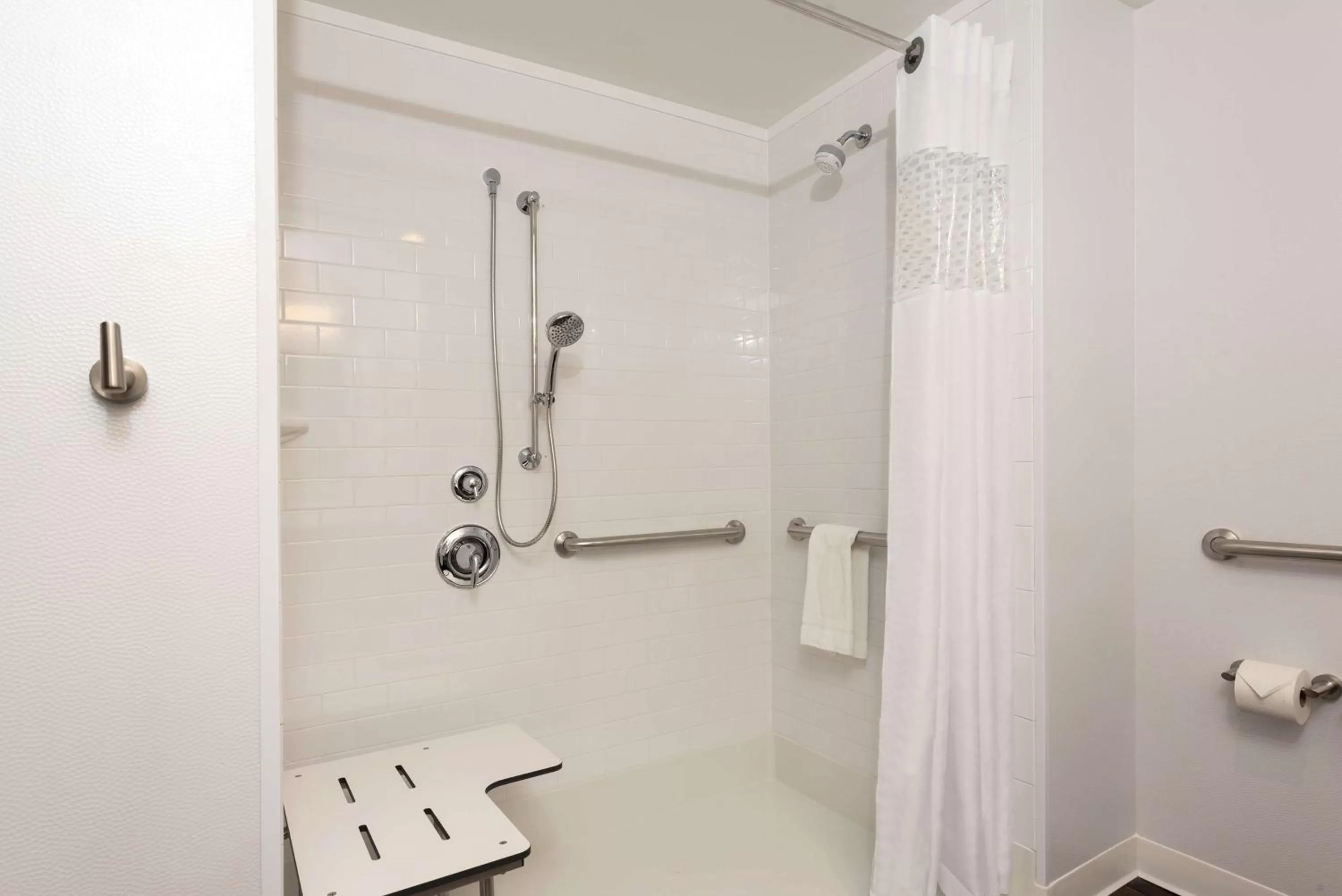 Bathroom in Hampton Inn & Suites by Hilton Chicago Schaumburg IL