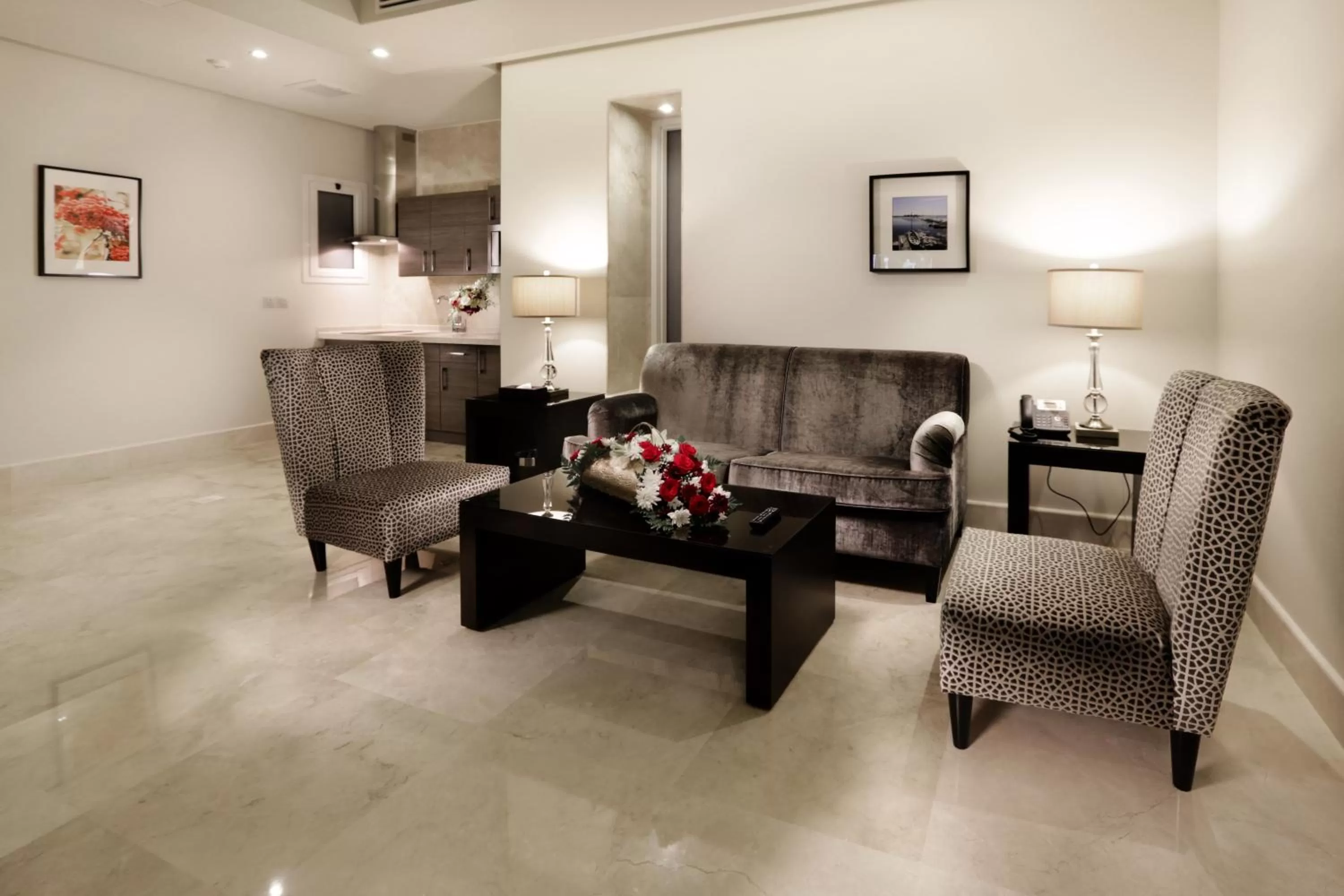 Communal lounge/ TV room in Aswar Hotel Suites