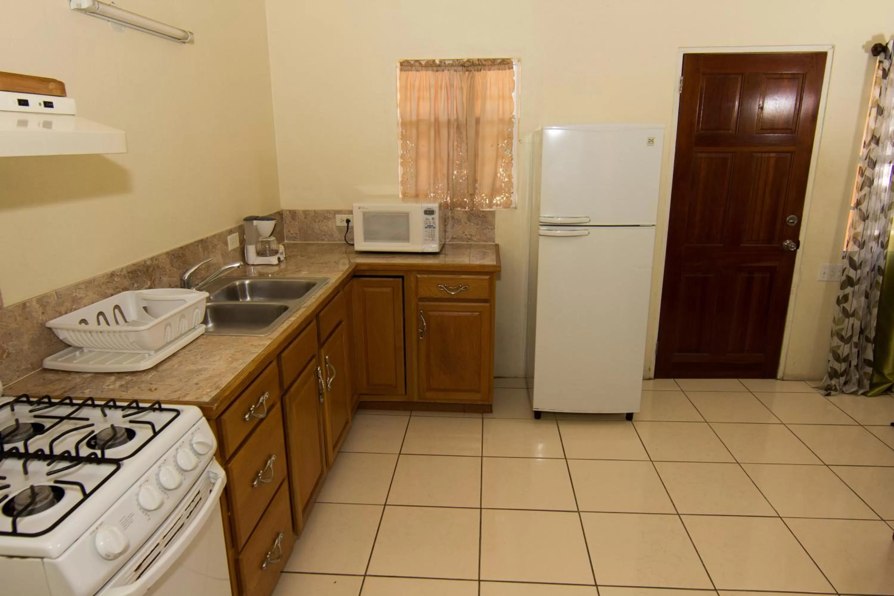 Kitchen or kitchenette in Connie's Comfort Suites