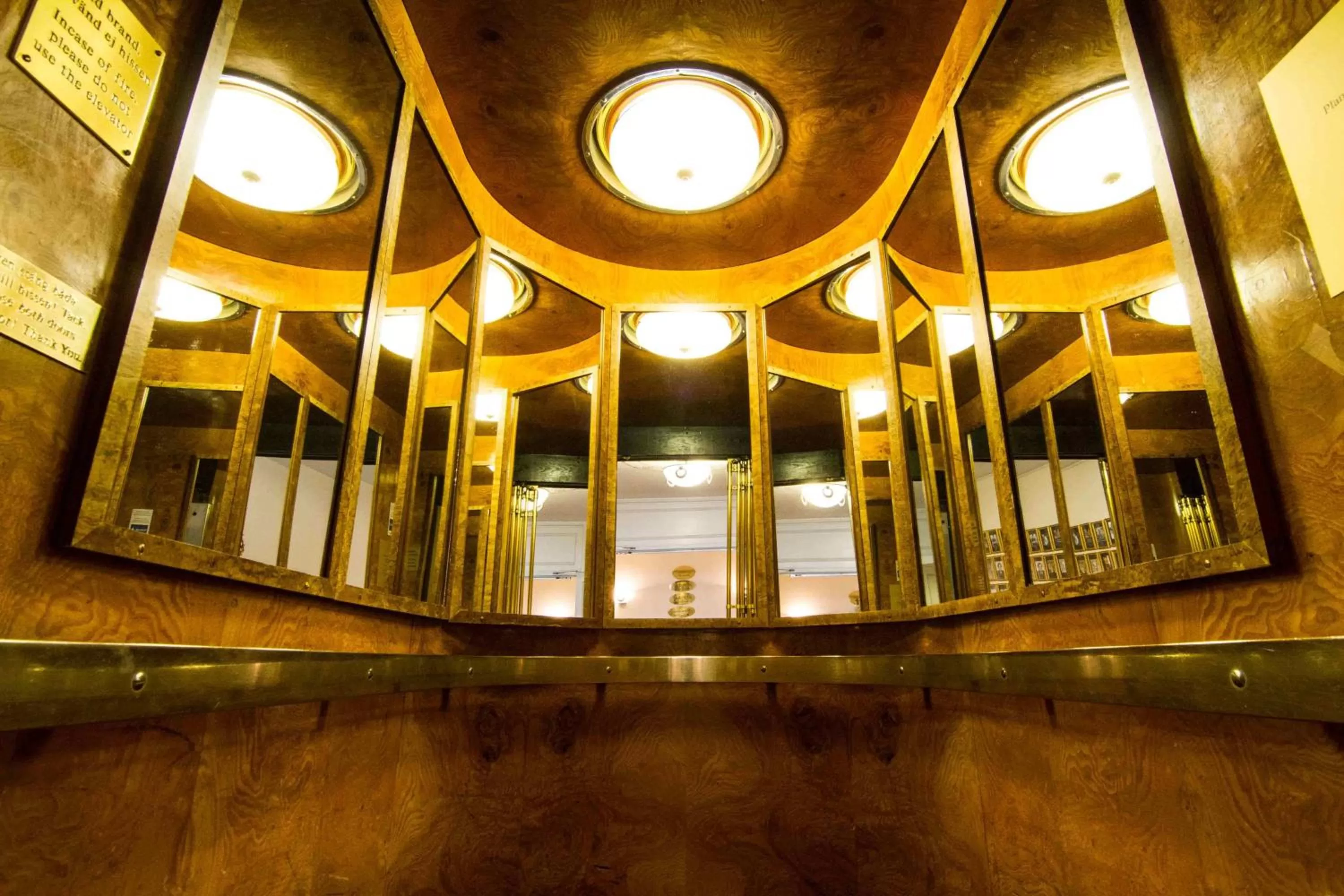 Facade/entrance in Mayfair Hotel Tunneln