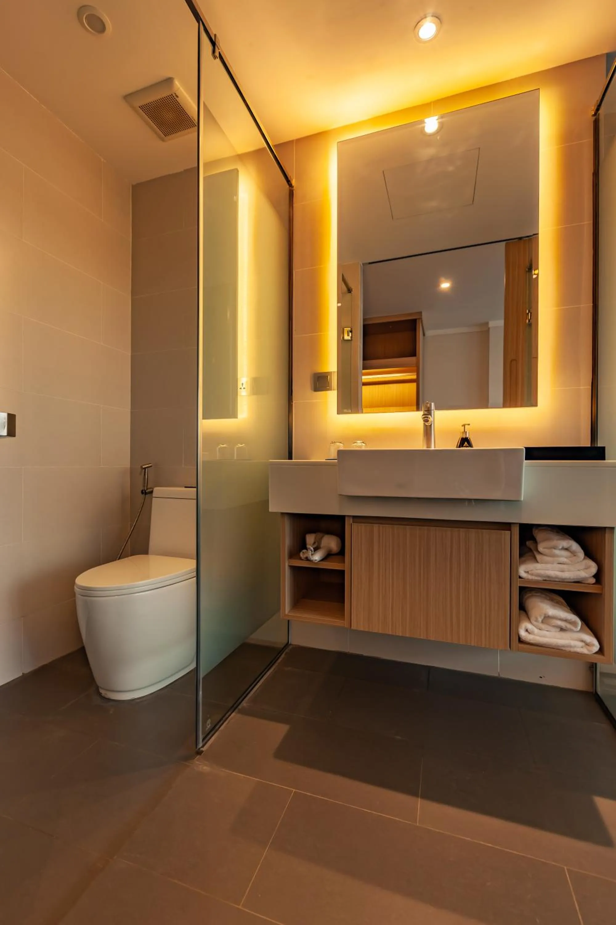 Toilet in An Phu Hotel