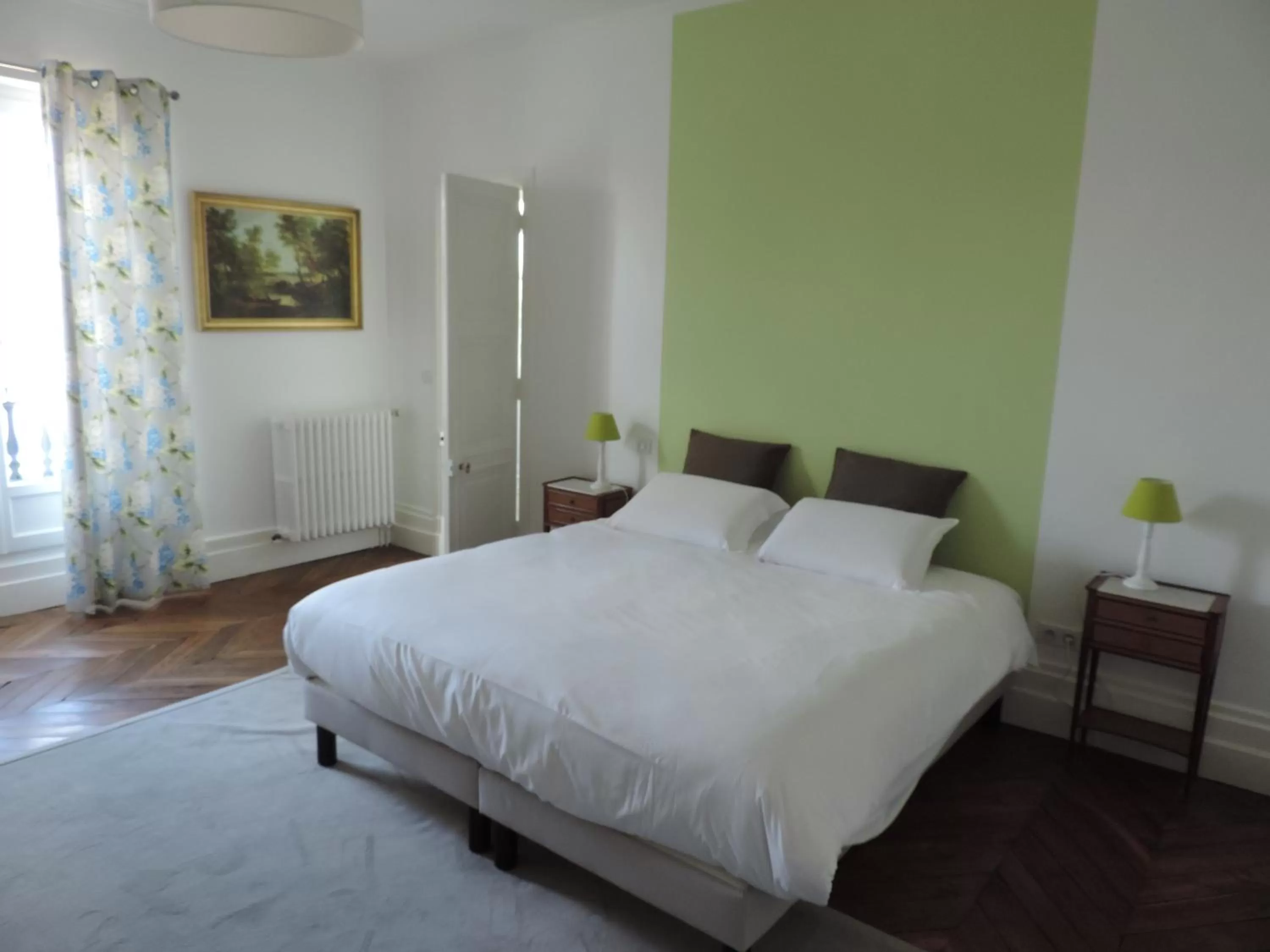 Bedroom, Bed in Cèdre et Charme