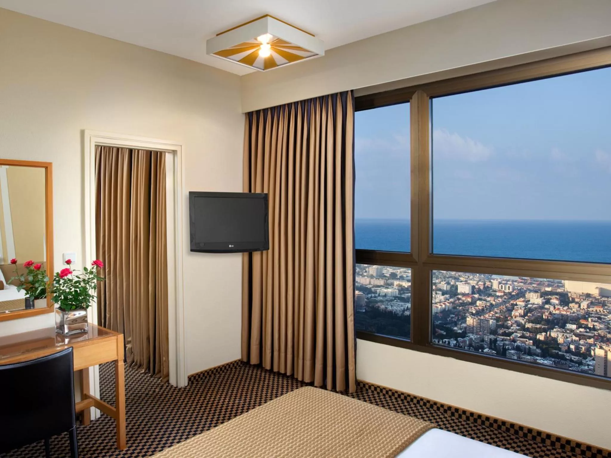 View (from property/room), Bed in Dan Panorama Haifa Hotel