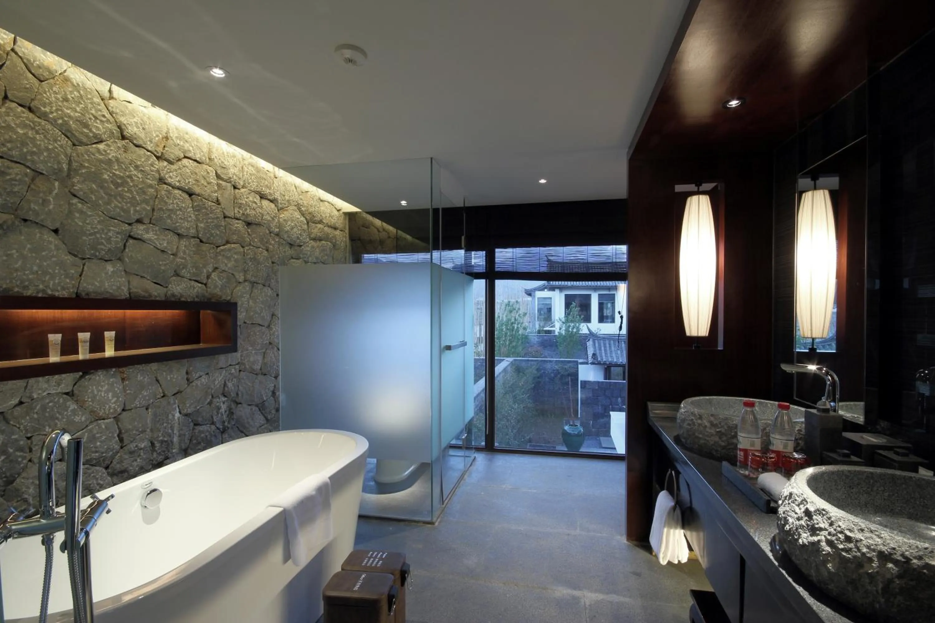 Shower in Pullman Lijiang Resort & Spa