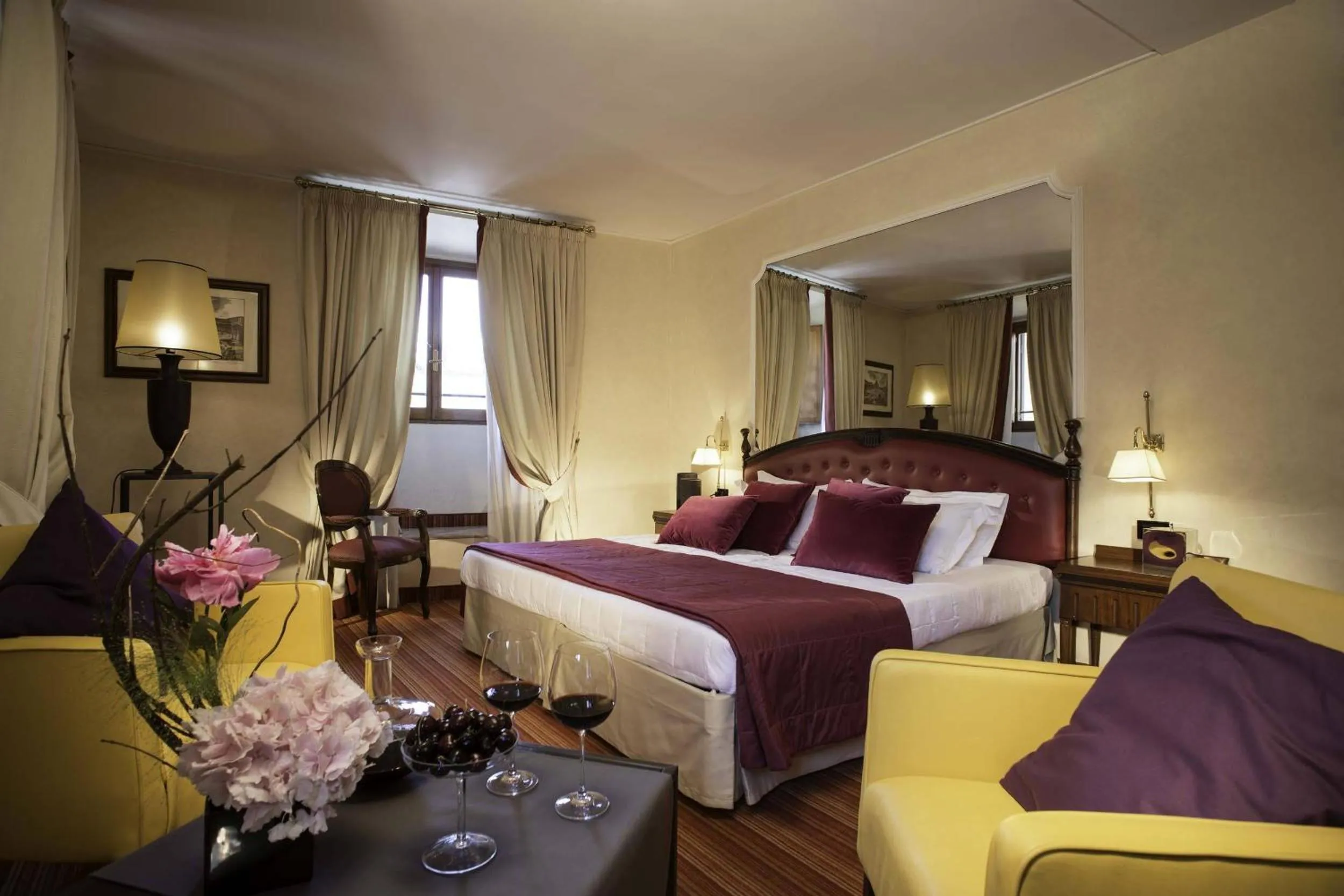 Photo of the whole room, Bed in Colonna Palace Hotel
