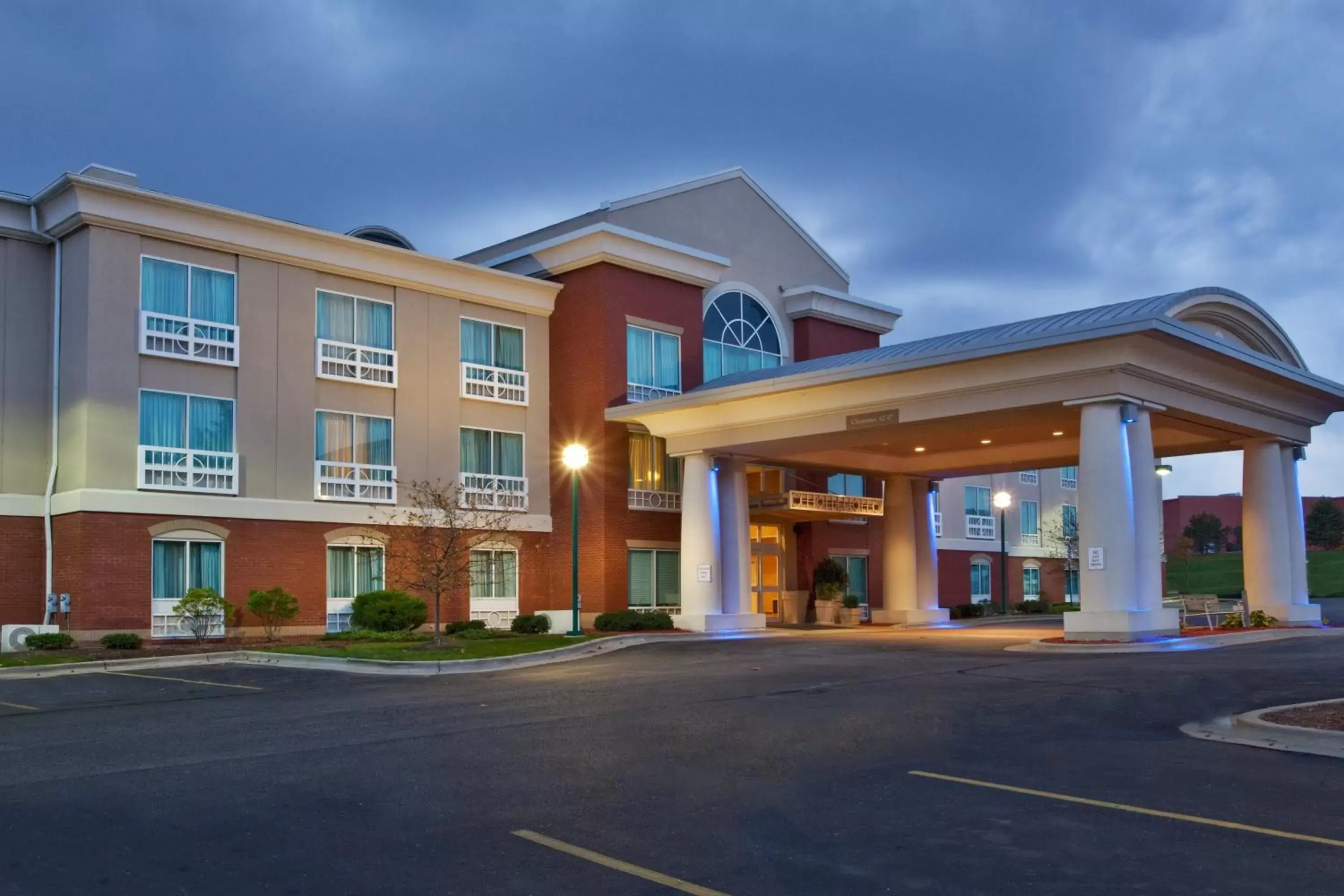 Holiday Inn Express Hotel & Suites Grand Rapids-North by IHG Holiday Inn Express Hotel & Suites Grand Rapids-North by IHG