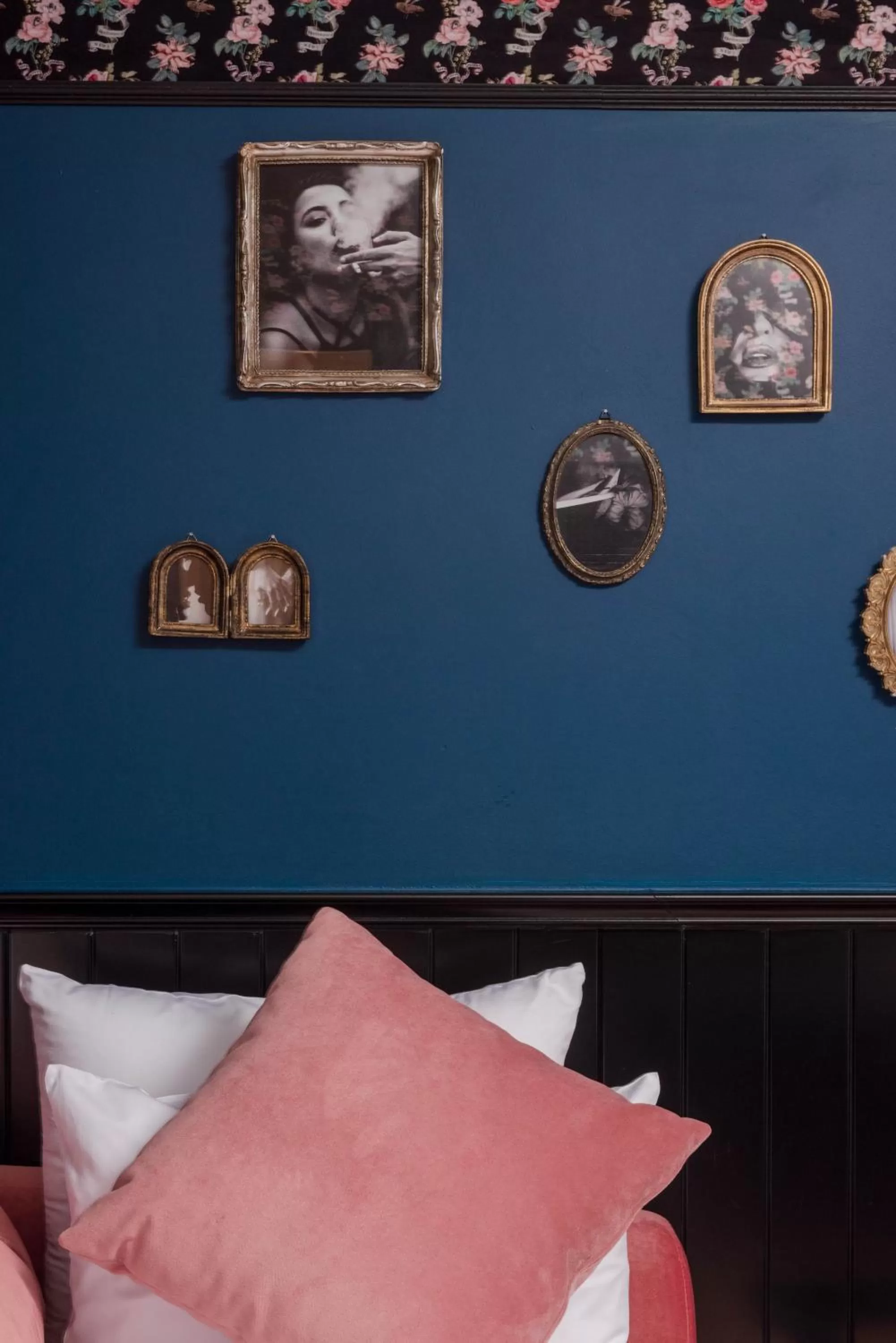 Decorative detail, Bed in Craves