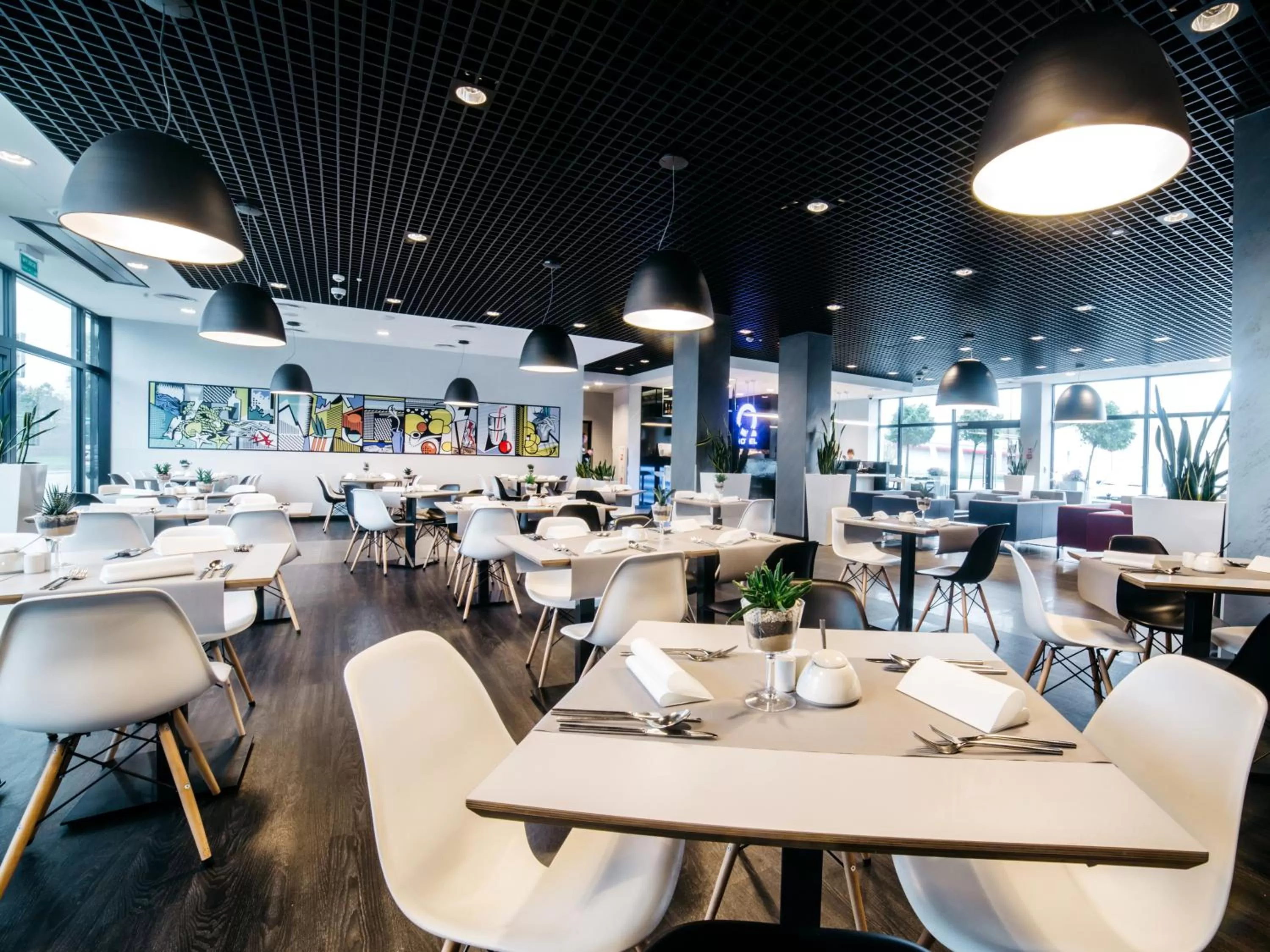 Restaurant/places to eat in Q Hotel Kraków