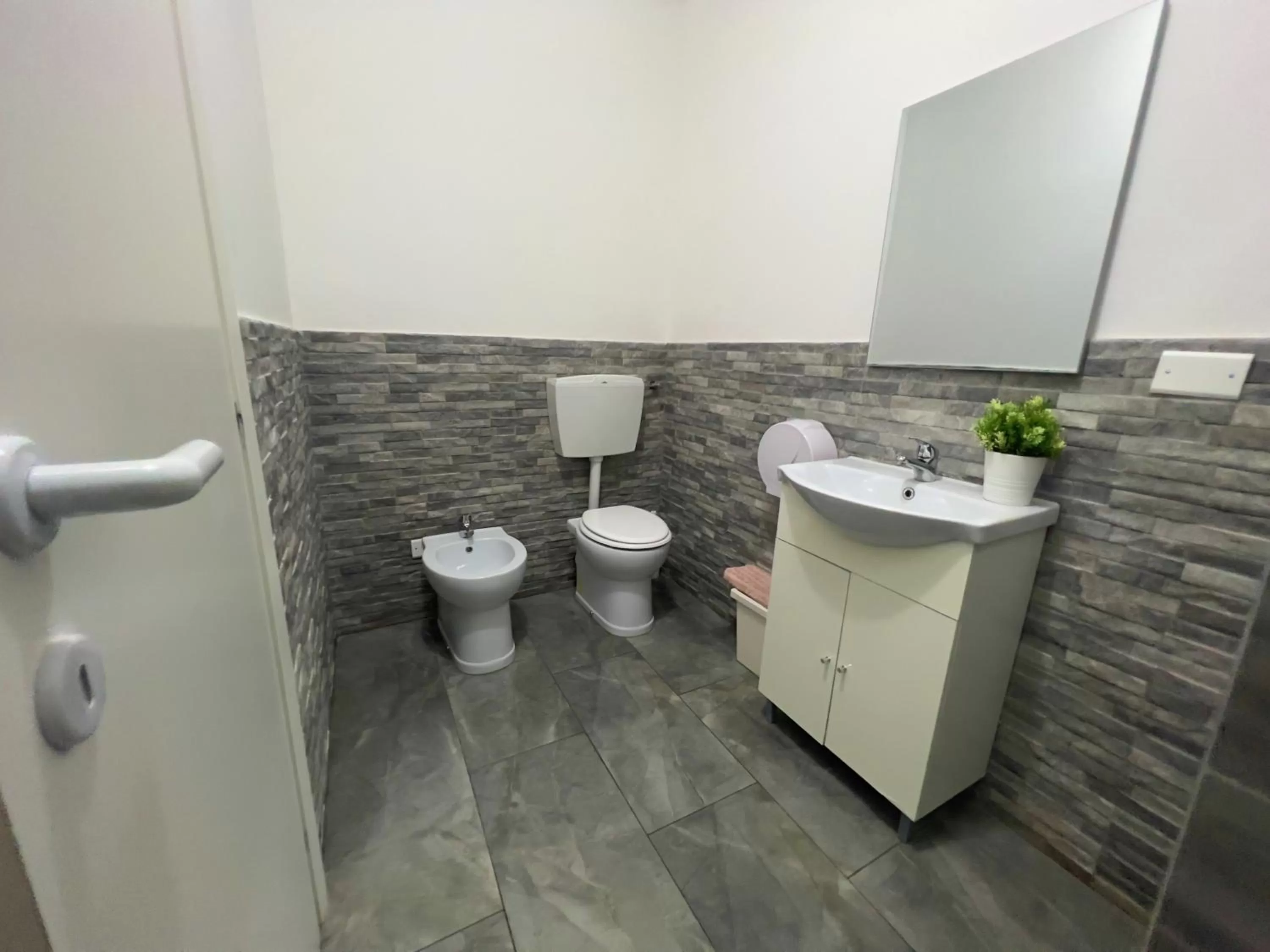 Bathroom in APPARTME Guest House Seveso 40