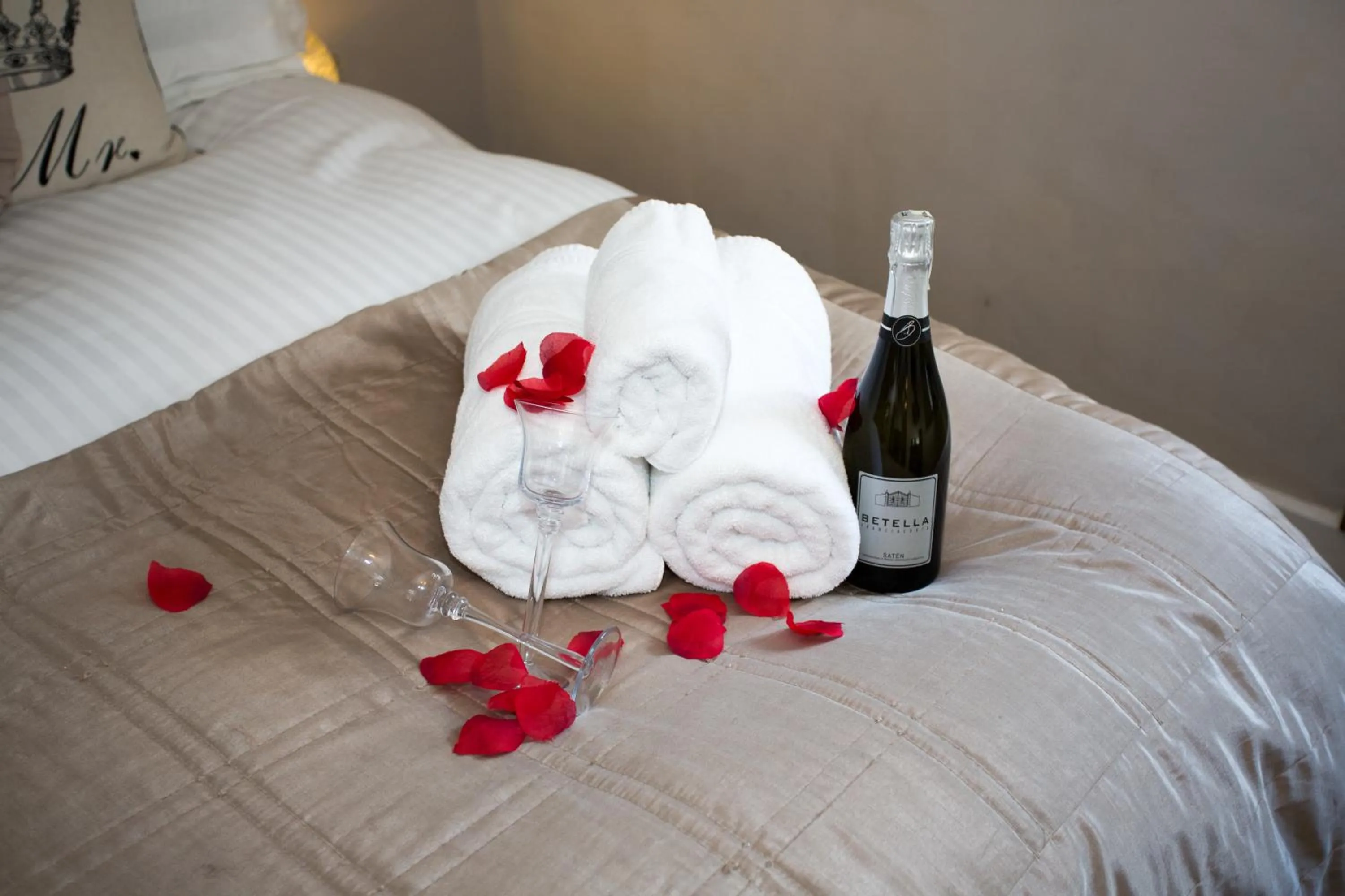 Other, Bed in Holly Lodge Guest House with FREE off site health club