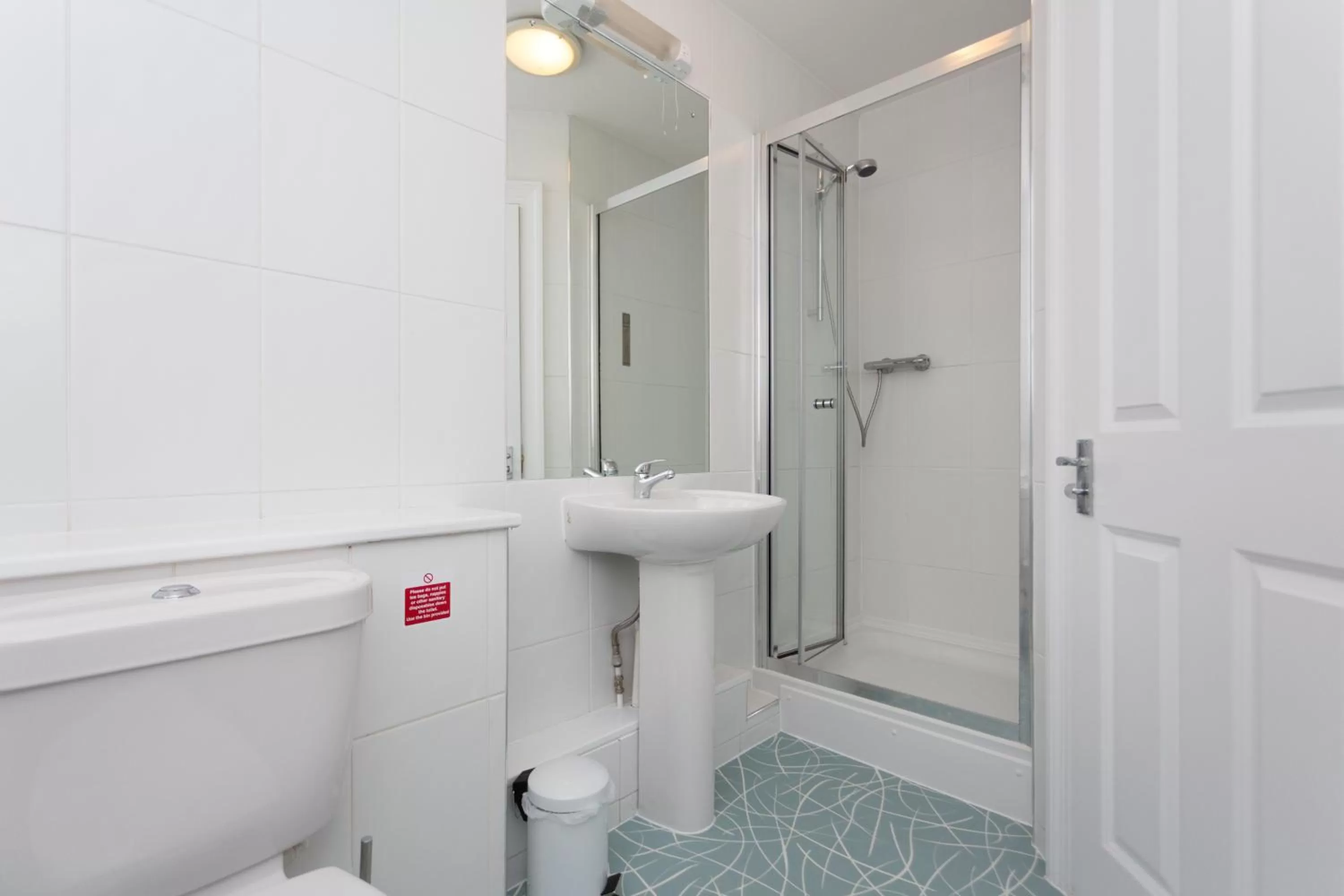 Bathroom in The Royal Hotel and Bar