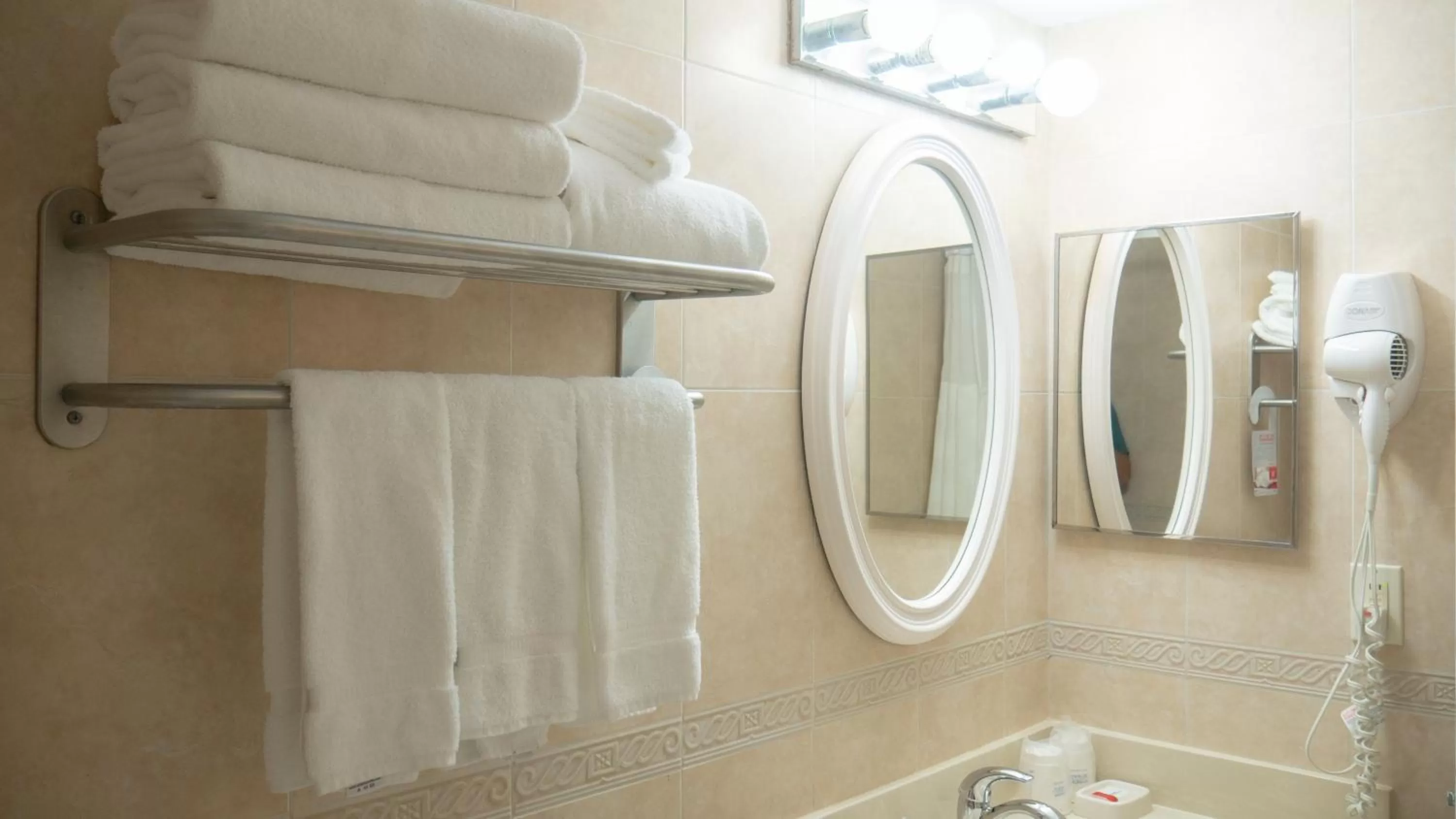 Bathroom in Ramada Plaza by Wyndham Marco Polo Beach Resort