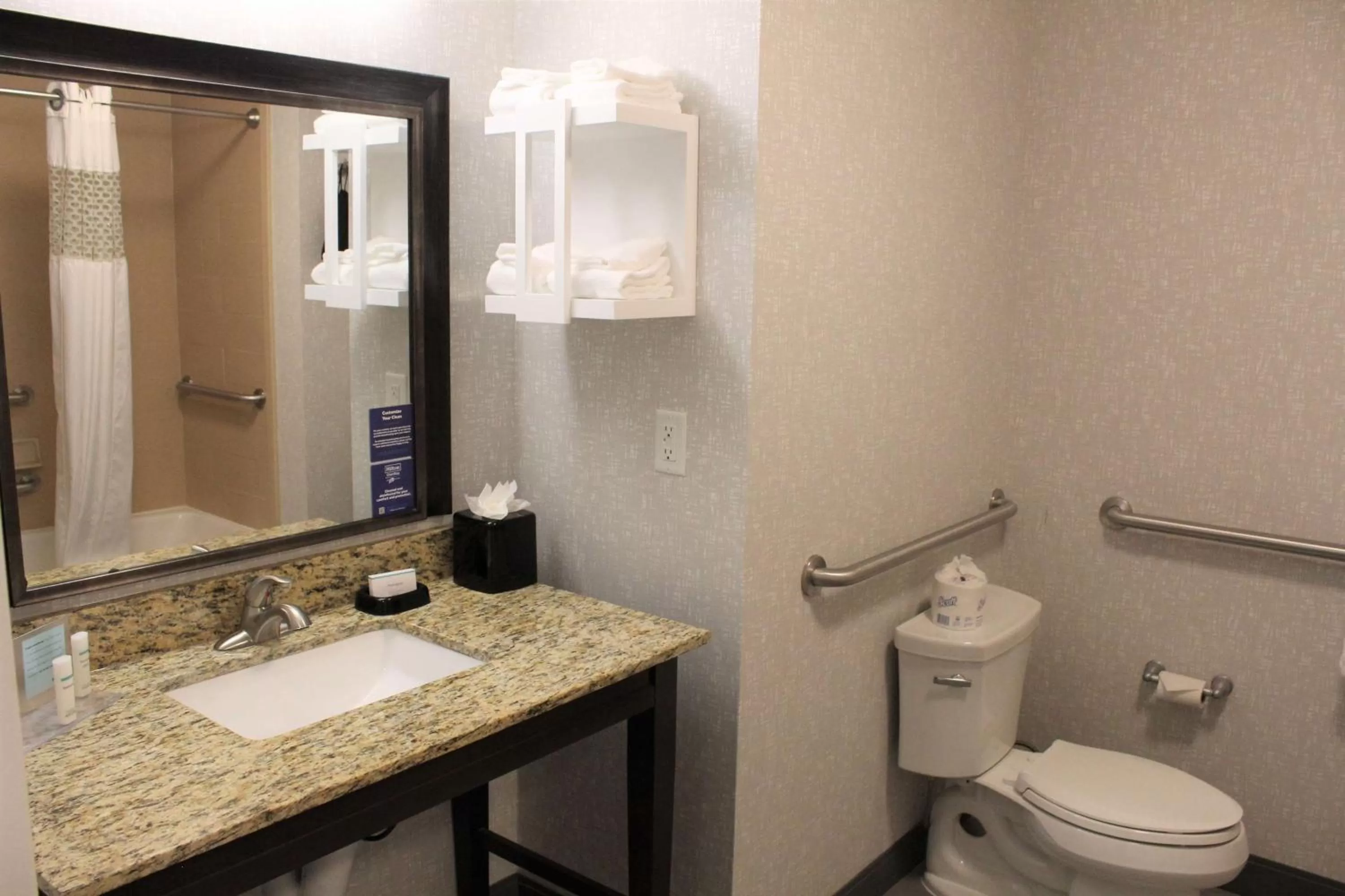Bathroom in Hampton Inn Indianapolis NW/Zionsville