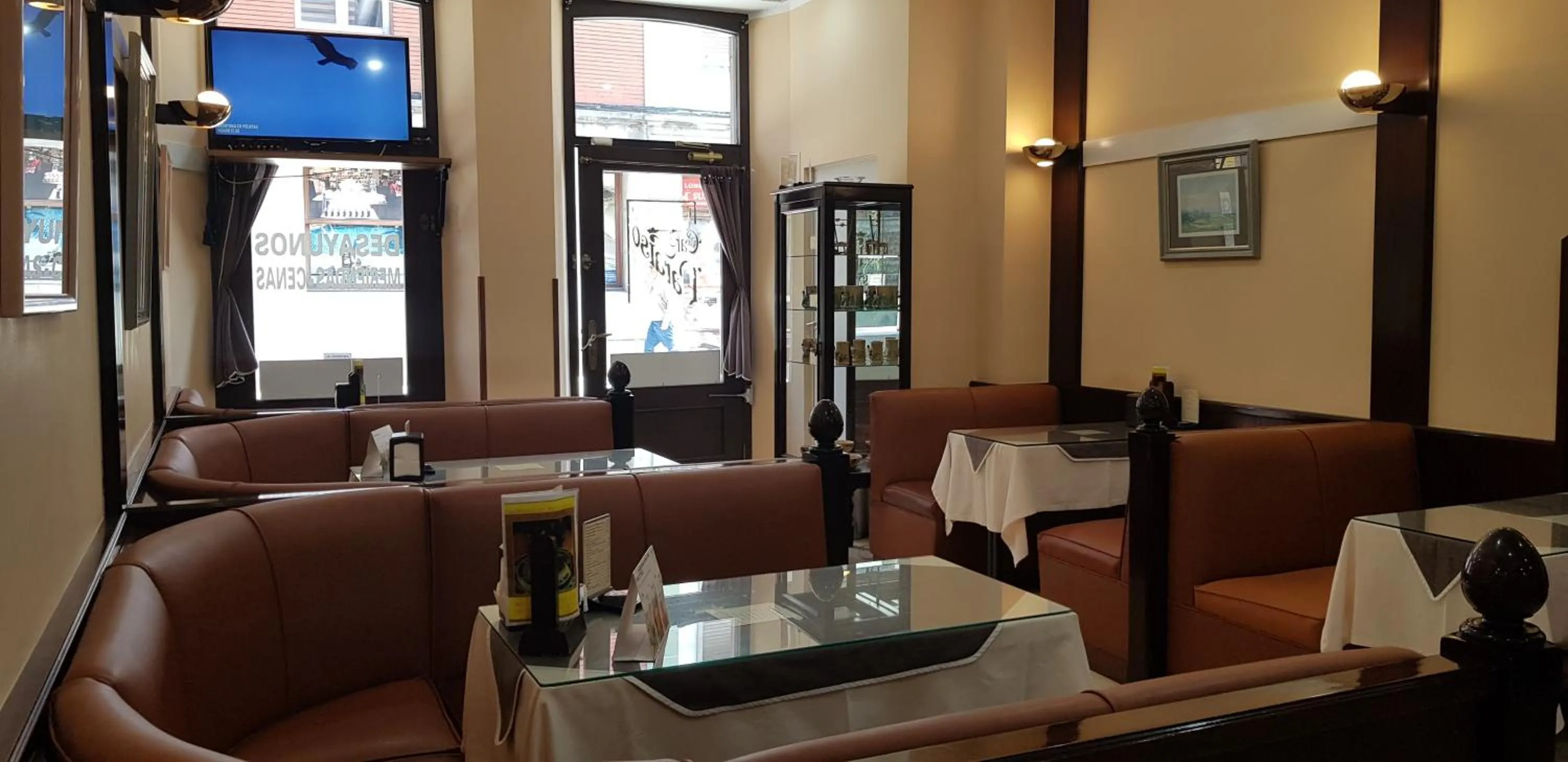 Restaurant/places to eat in Gran Hotel Paraiso