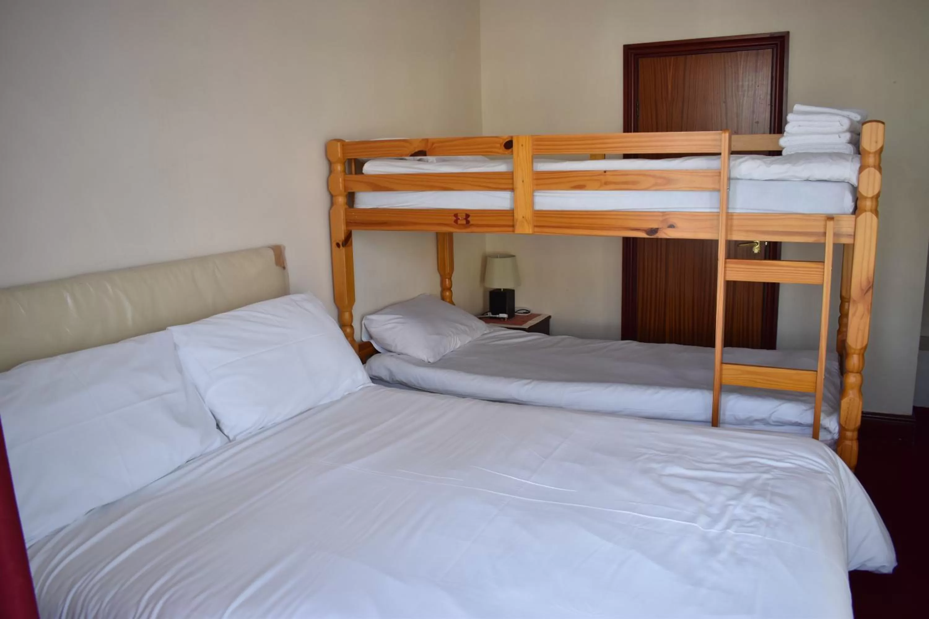 Bedroom, Bed in Lyndhurst Hotel