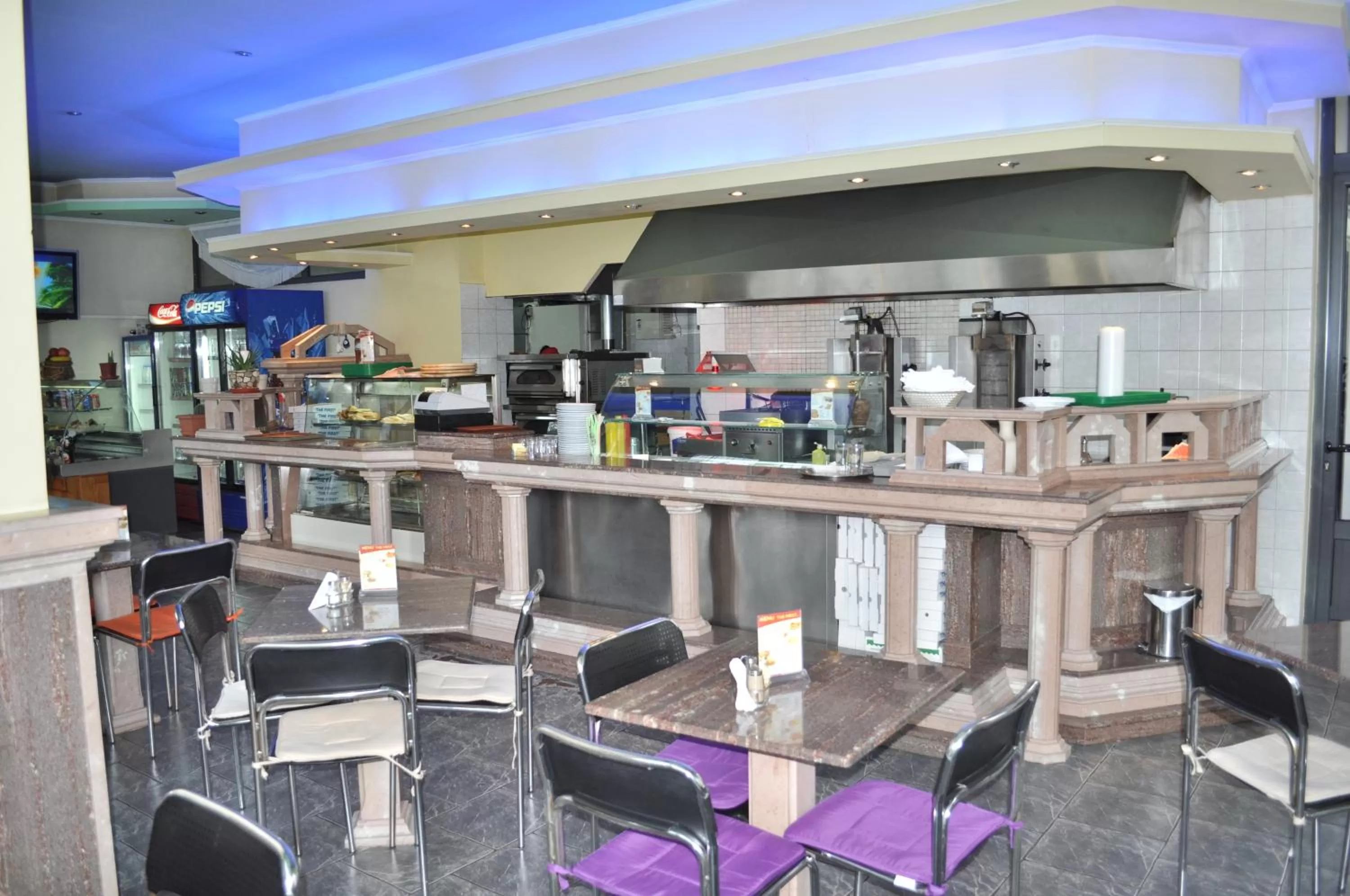 Restaurant/places to eat in Hotel The First