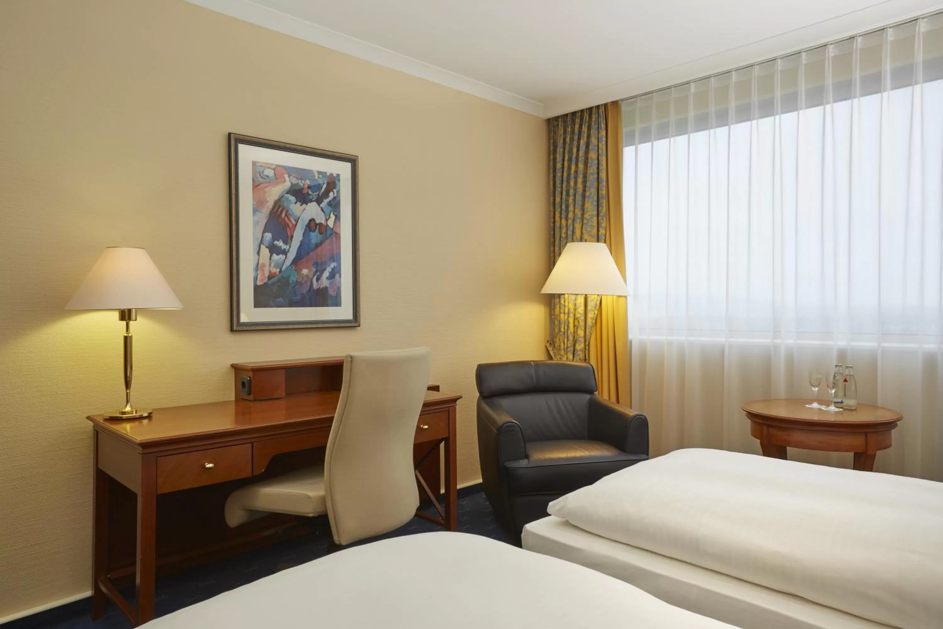 Photo of the whole room, Bed in H4 Hotel Kassel City, Trademark Collection by Wyndham