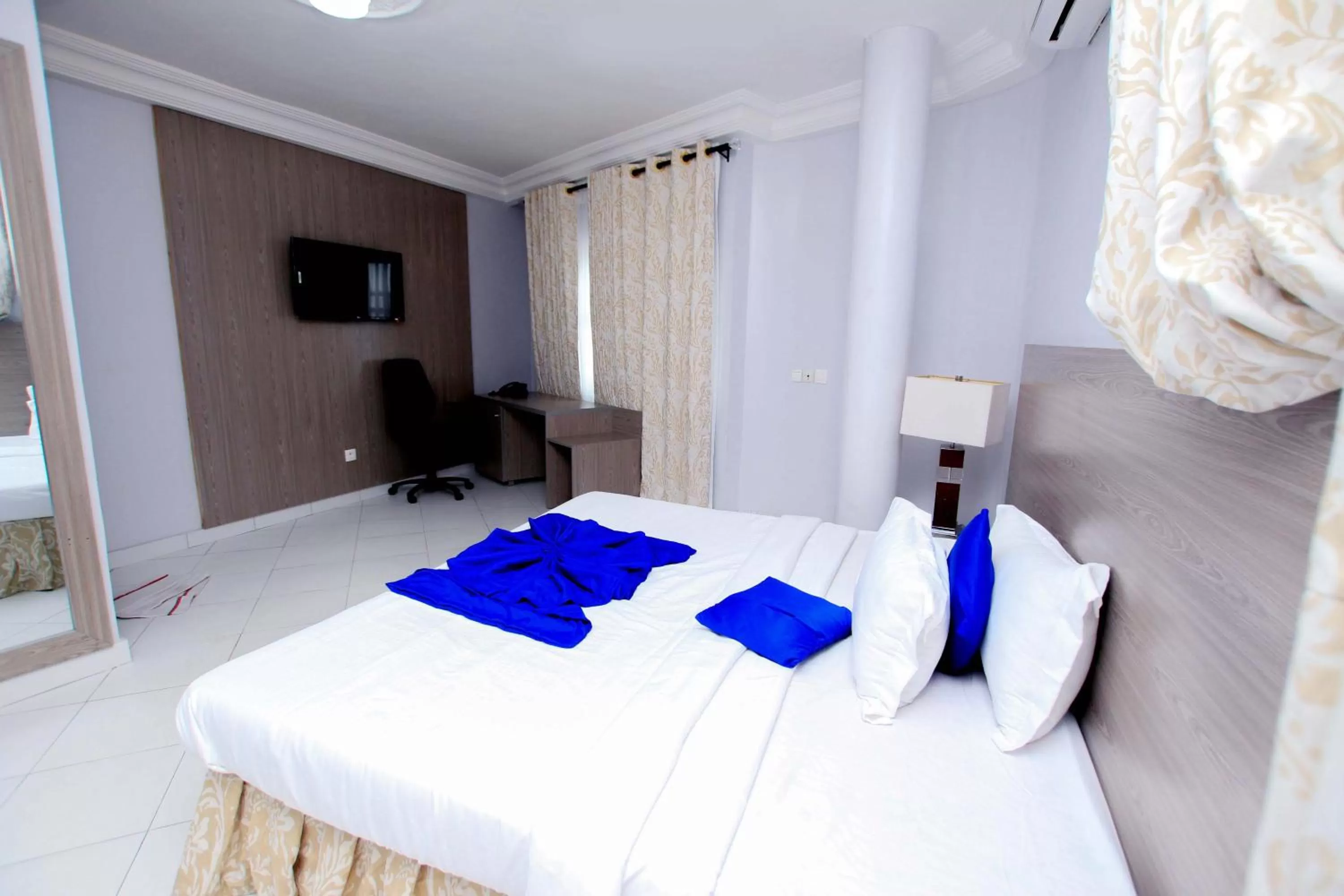 Bedroom, Bed in Hotel Galilée