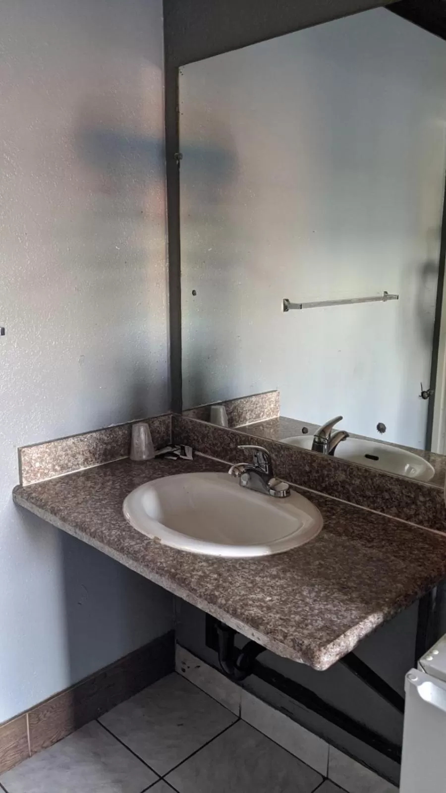 Bathroom in Eagle Inn Motel