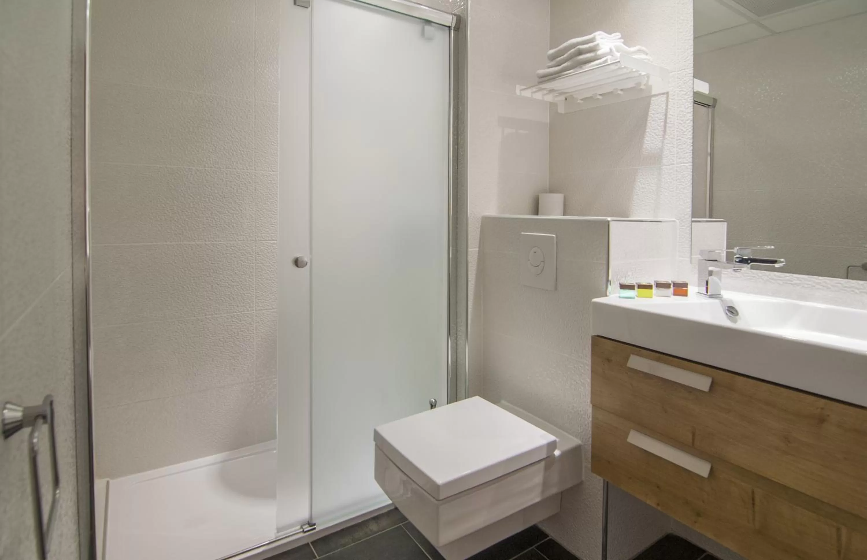 Bathroom in Hôtel Carré Vieux Port