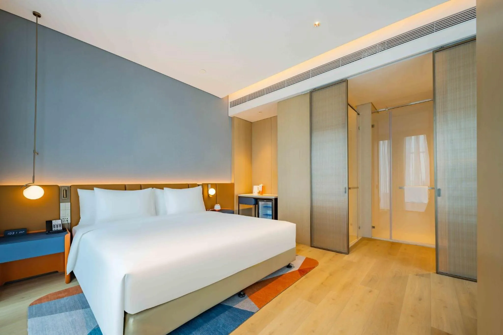 Photo of the whole room, Bed in EVEN Hotels Shanghai Expo by IHG