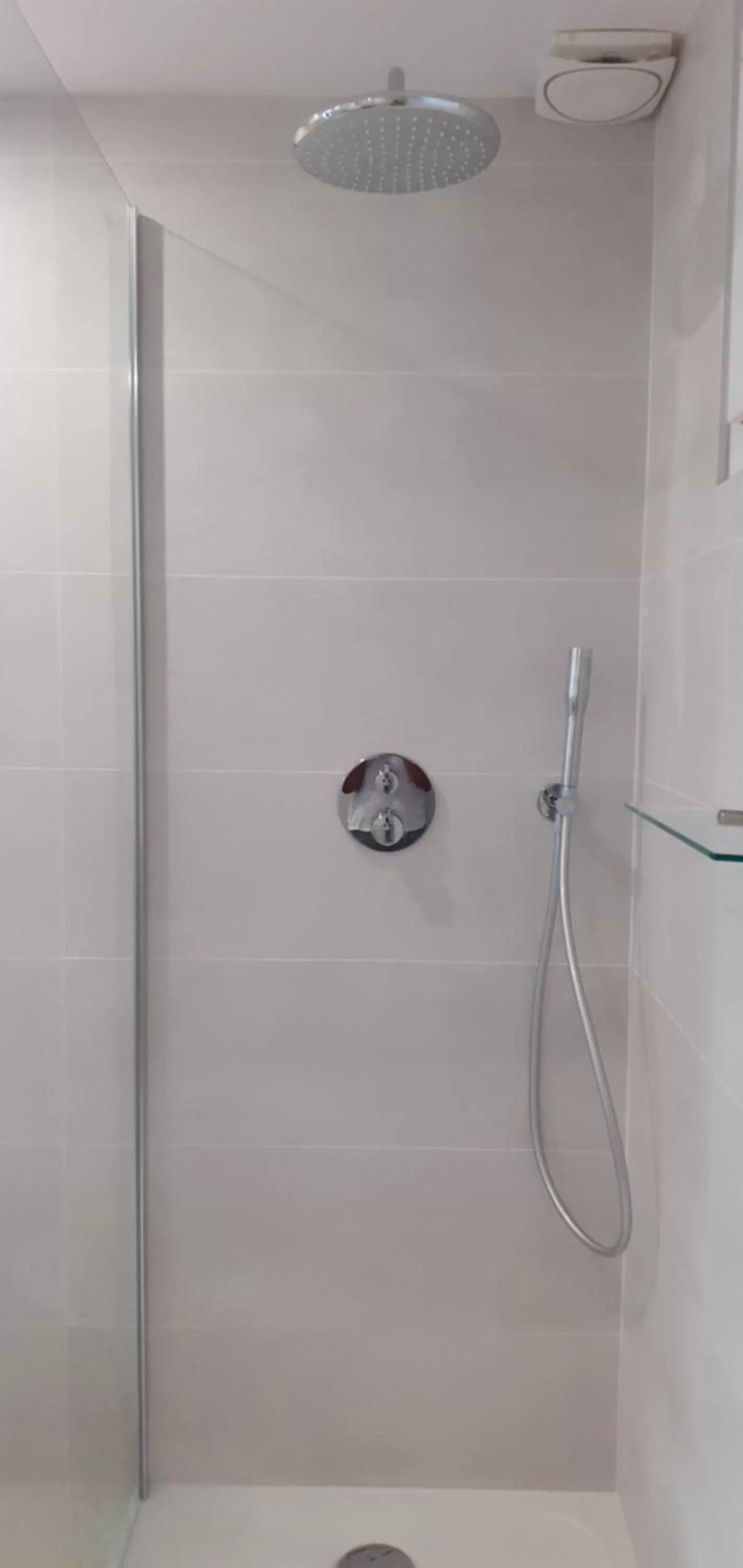 Shower in Au coucher du lac