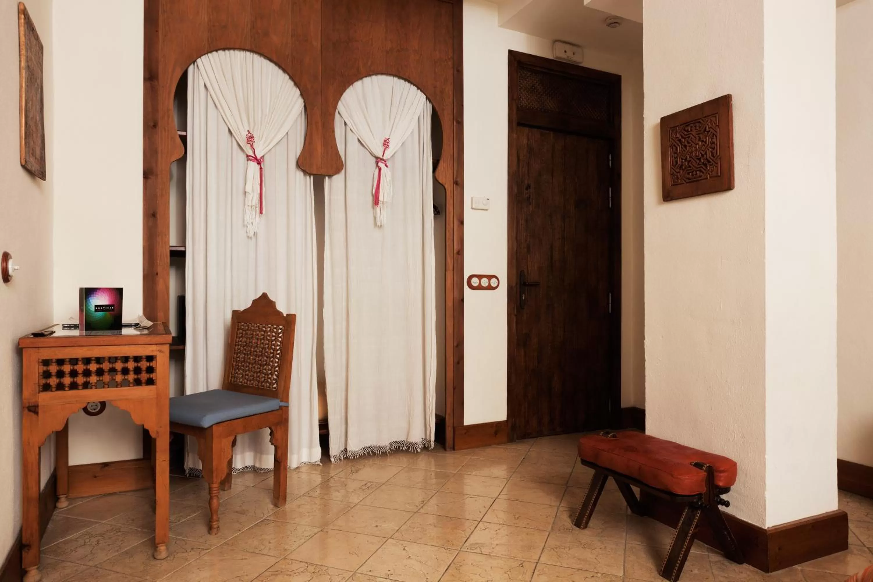 Decorative detail in Alcoba del Rey de Sevilla