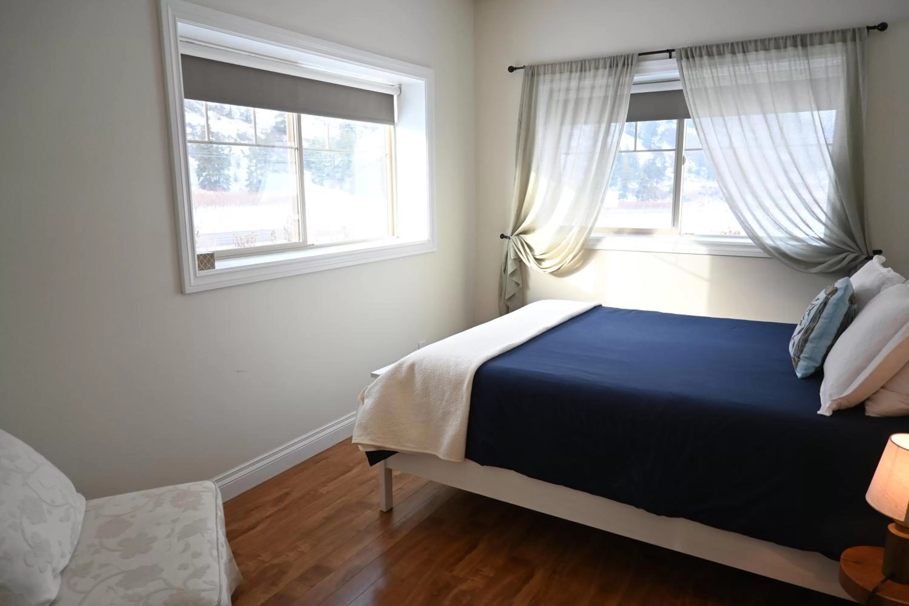 Bed in Tree To Me Inn