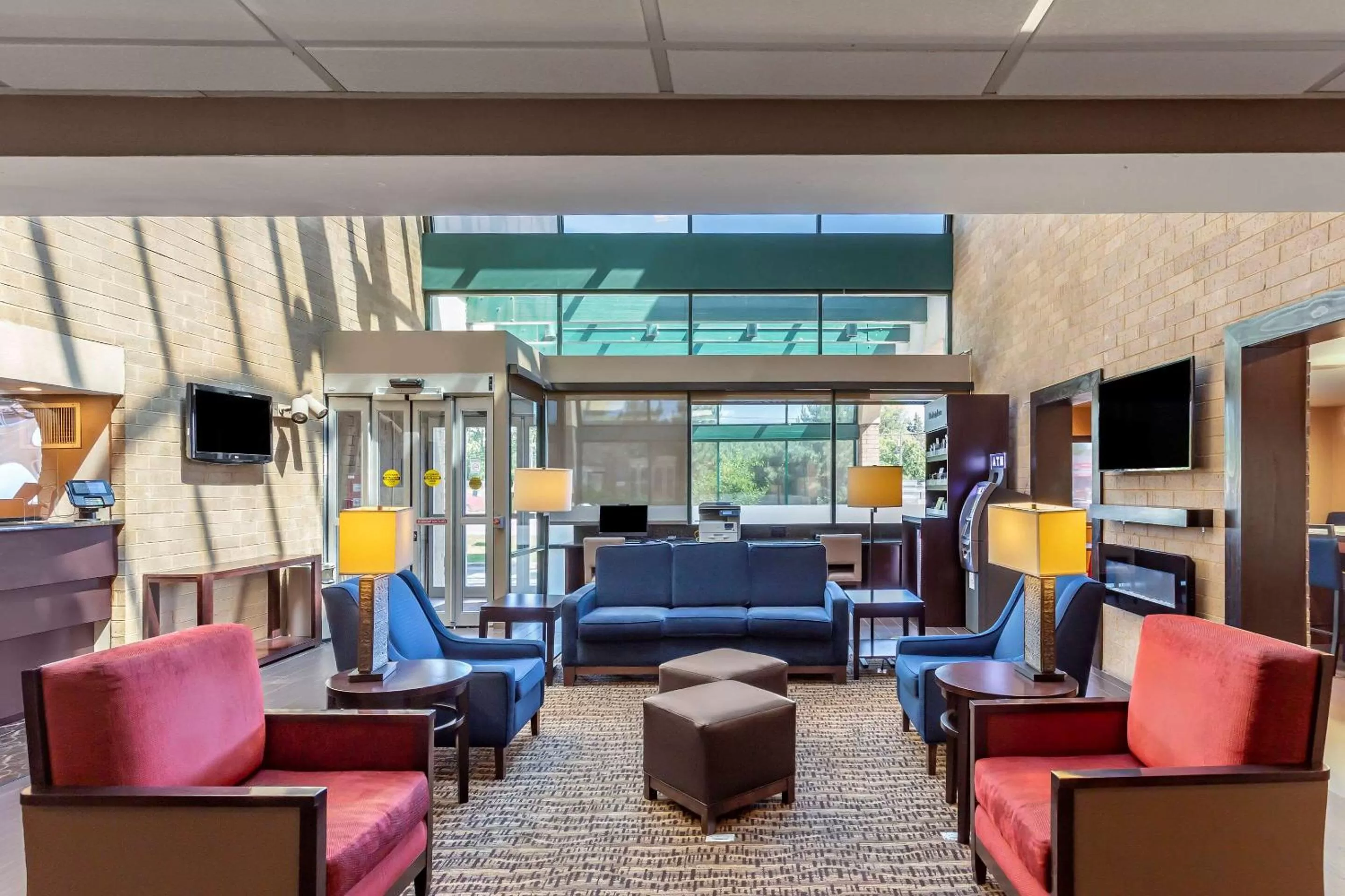 Lobby or reception in Comfort Suites Oakbrook Terrace near Oakbrook Center