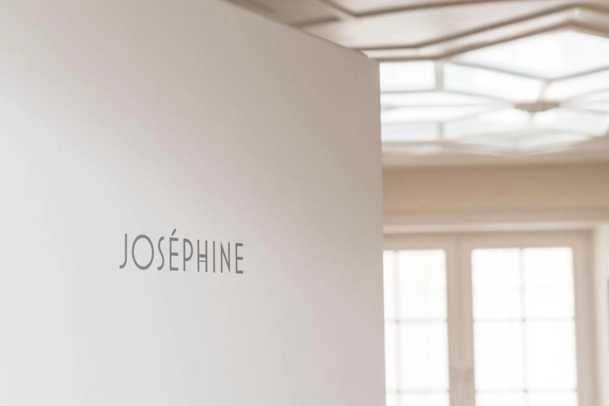 Photo of the whole room in Montmartre