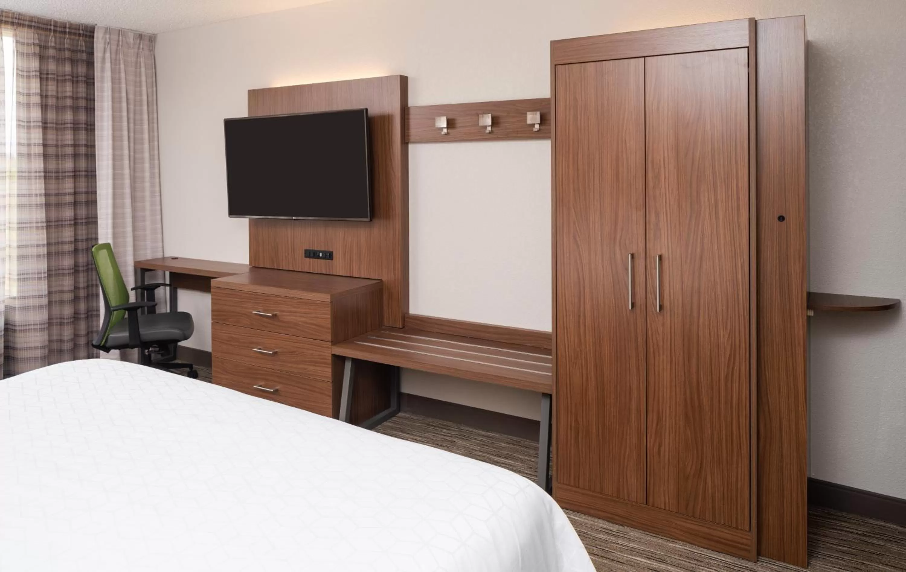 Double Room with Two Double Beds - Disability Access - Roll In Shower/Non-Smoking in Holiday Inn Express Boca Raton - West, an IHG Hotel