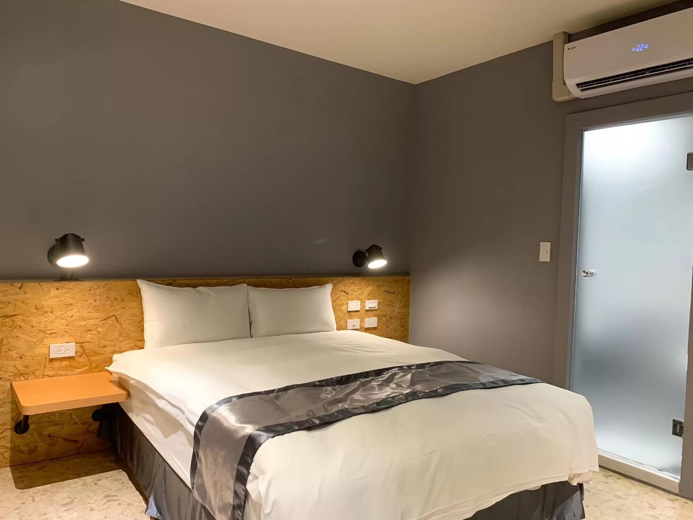 Bed in Raise Hotel Taichung