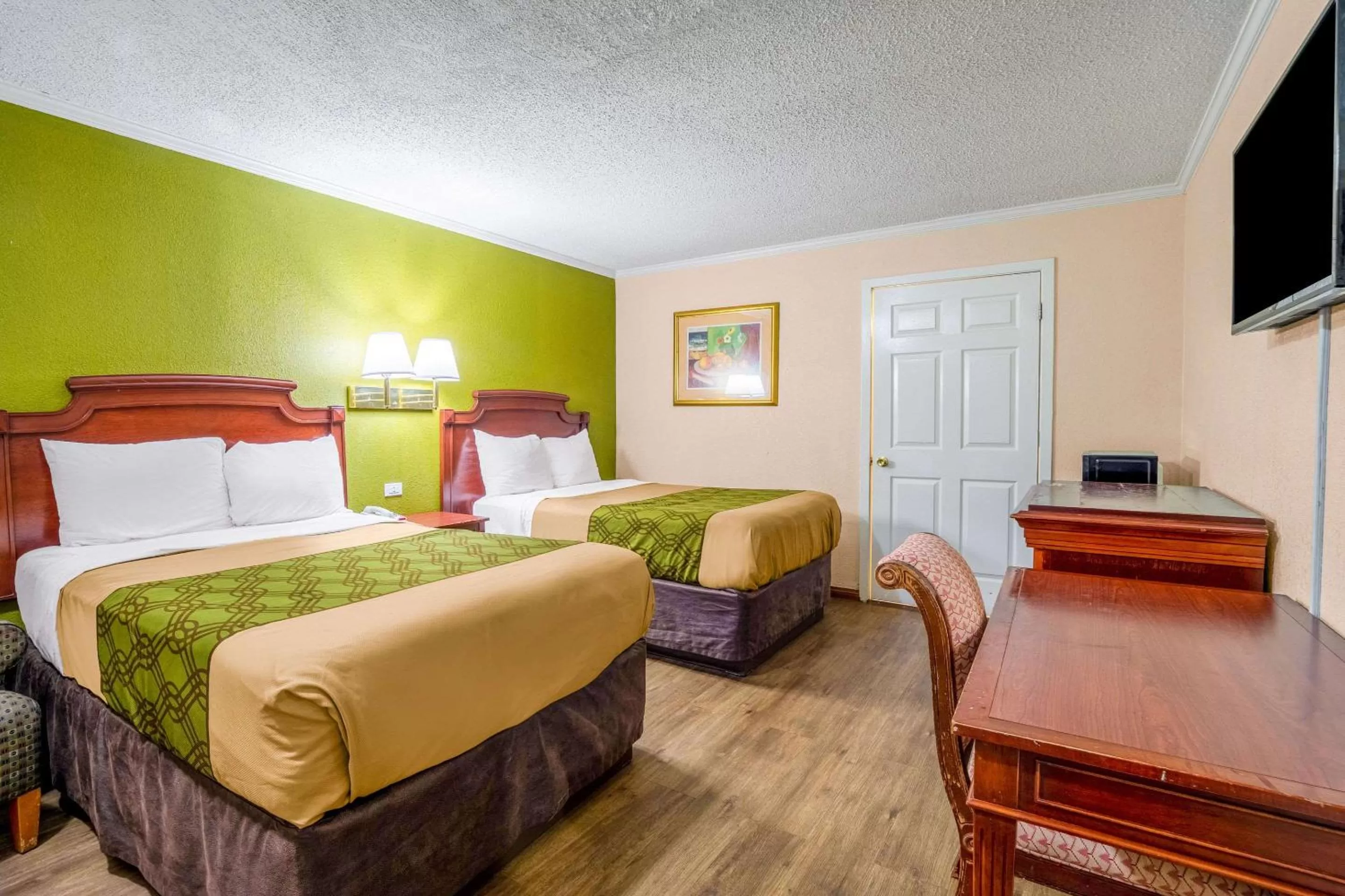 Photo of the whole room, Bed in Rodeway Inn & Suites Fort Jackson
