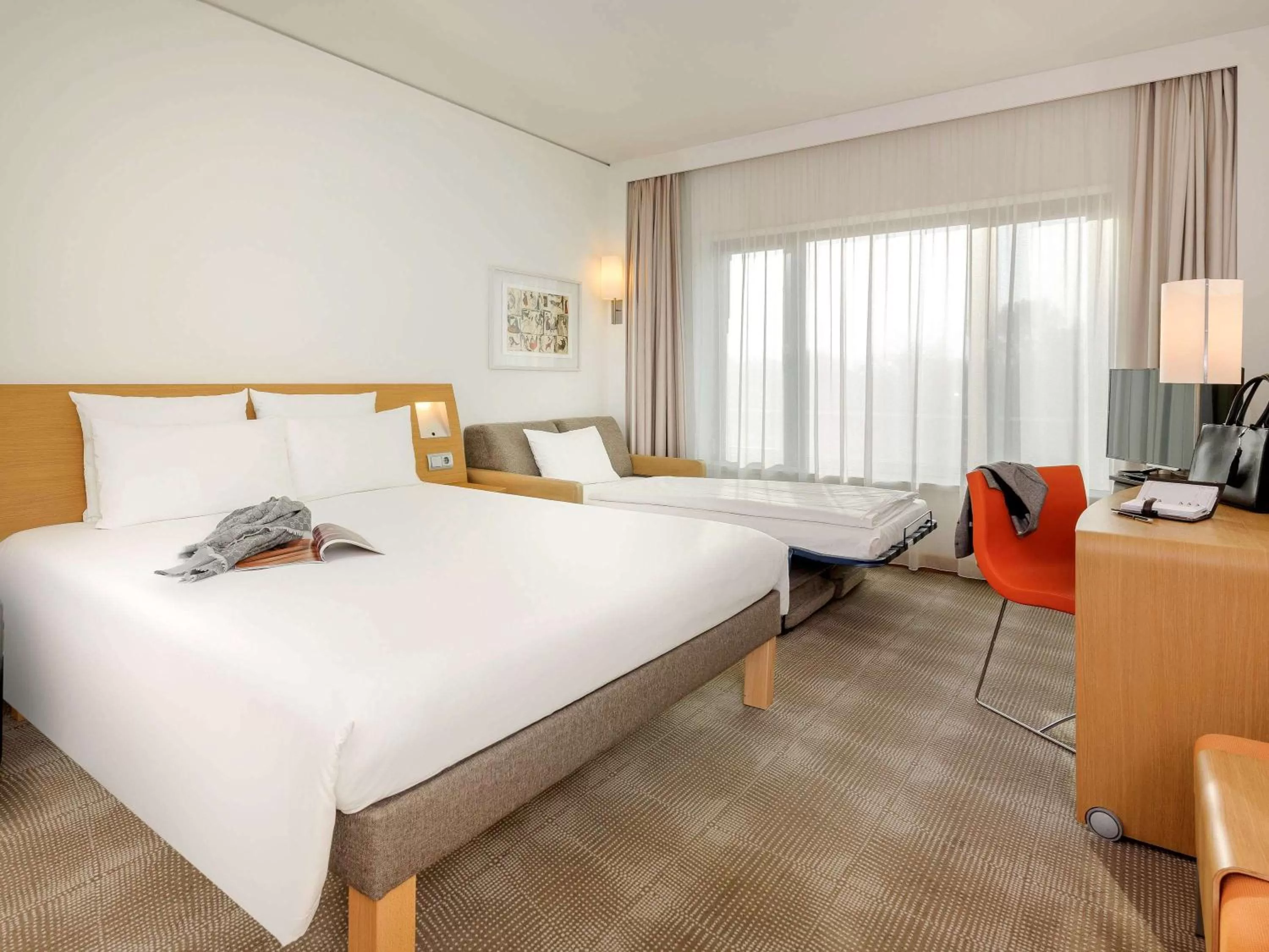 Photo of the whole room, Bed in Novotel Berlin Am Tiergarten