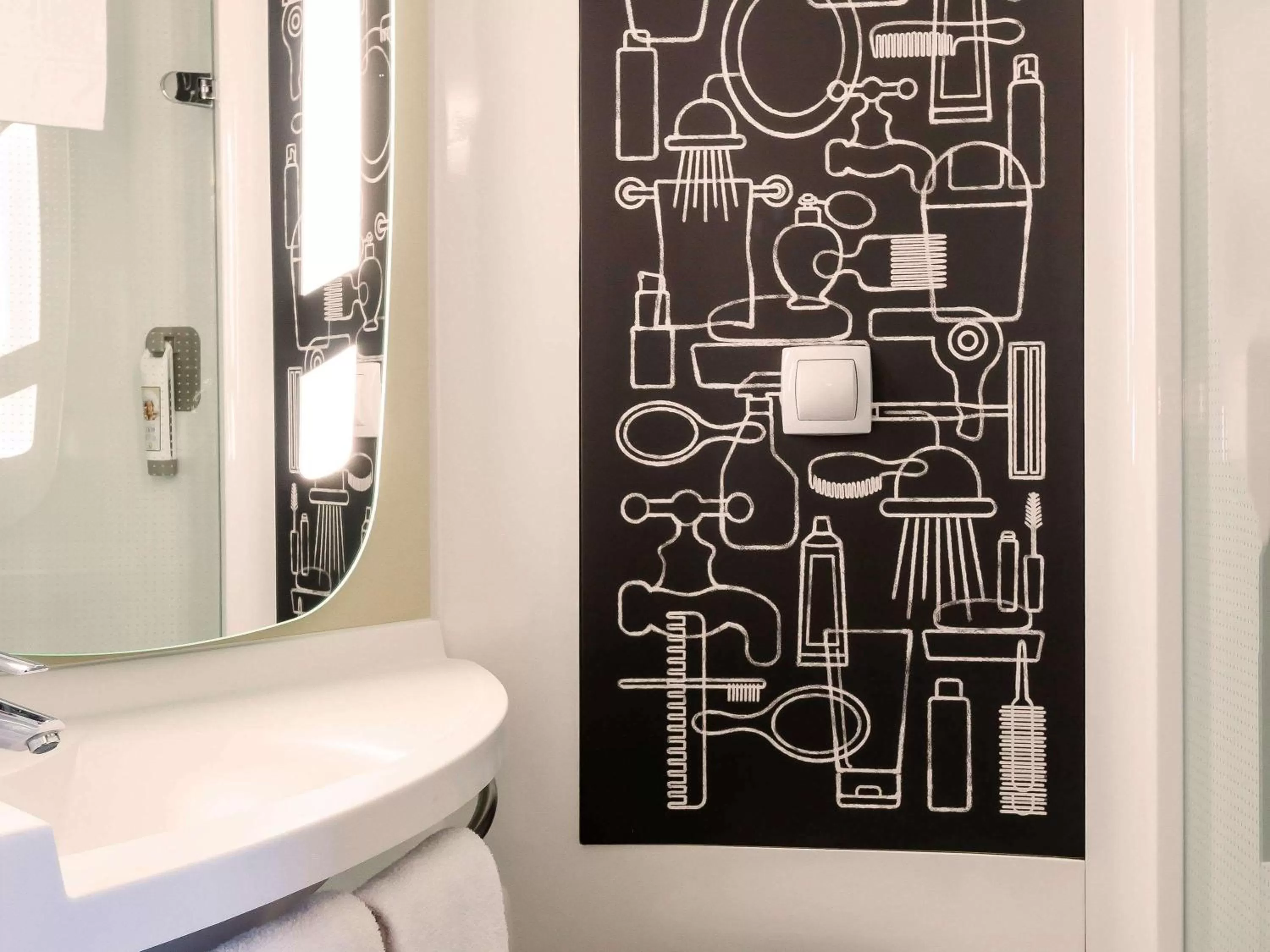 Photo of the whole room in ibis Amsterdam City West