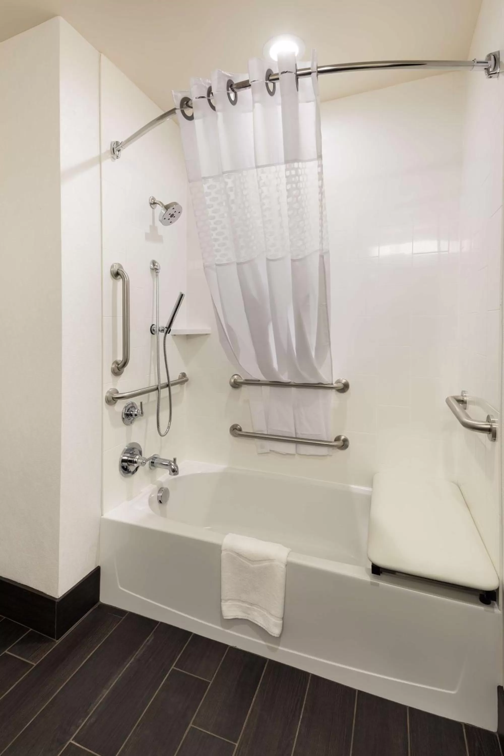 Bathroom in Hampton Inn Morristown, I-81, TN