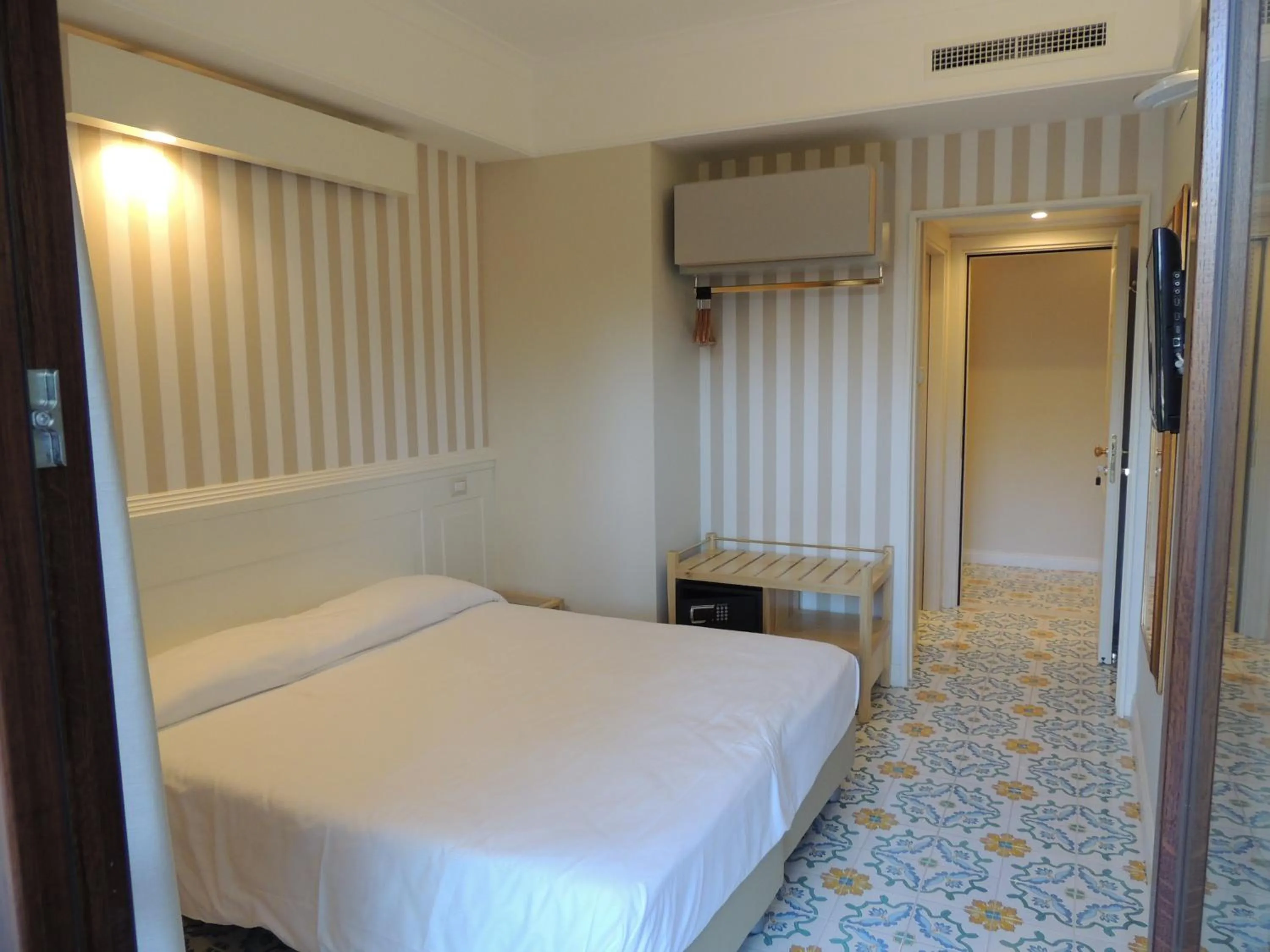 Photo of the whole room, Bed in Hotel Zeus