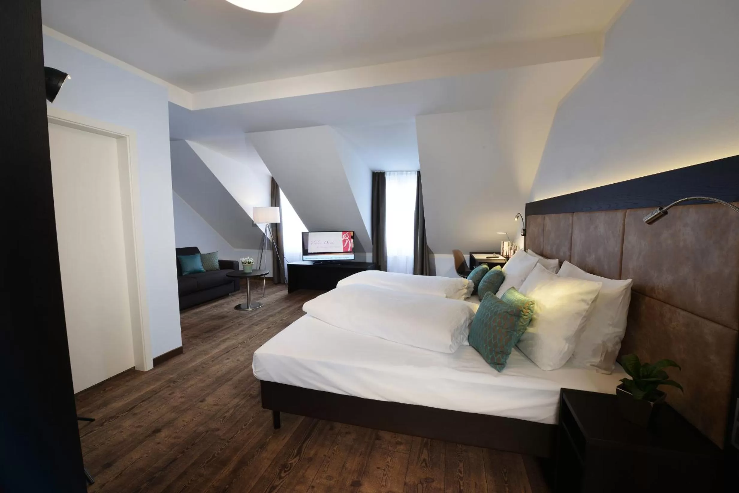 Photo of the whole room, Bed in UHU Gästehaus Superior