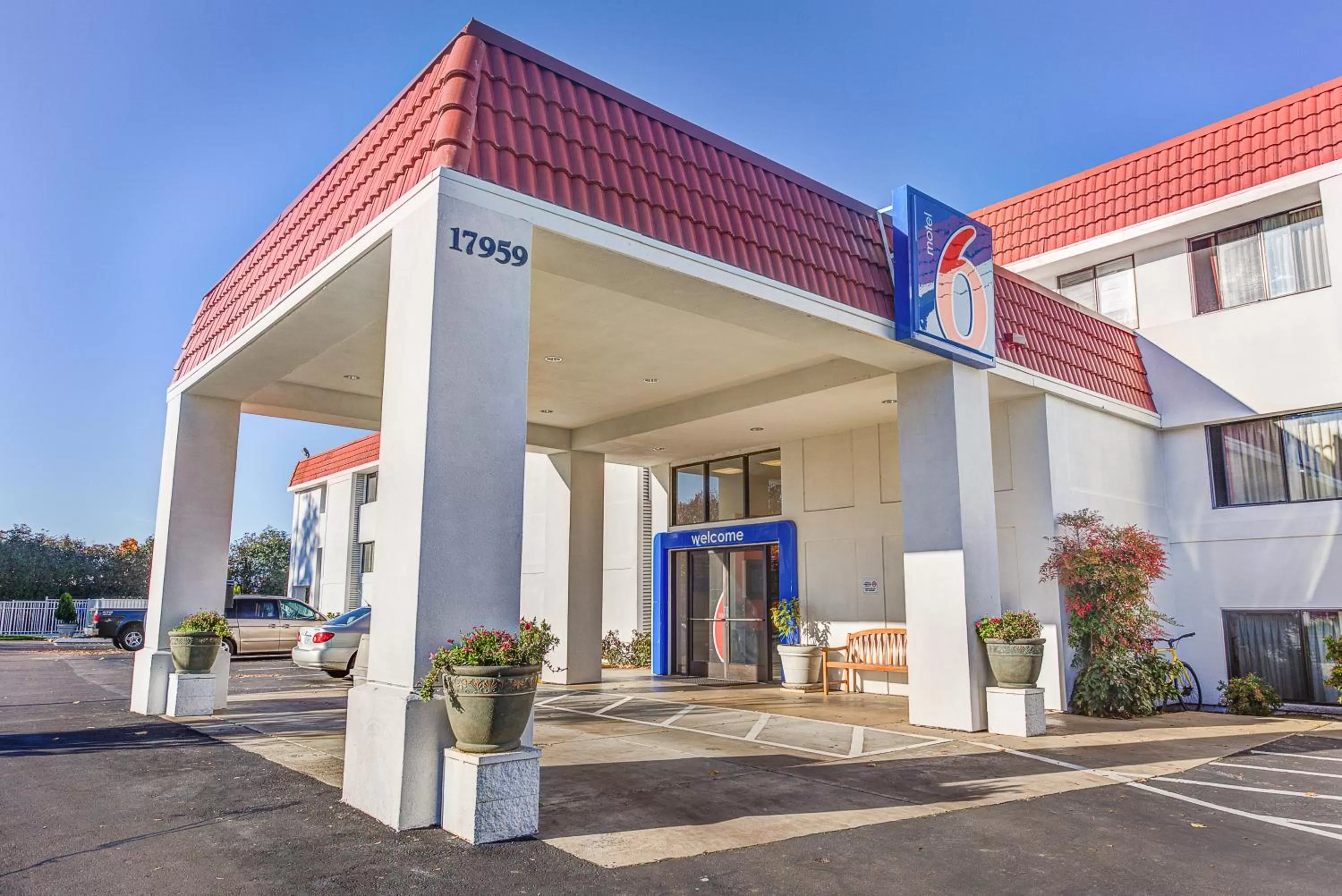 Facade/entrance in Motel 6-Portland, OR - Tigard West