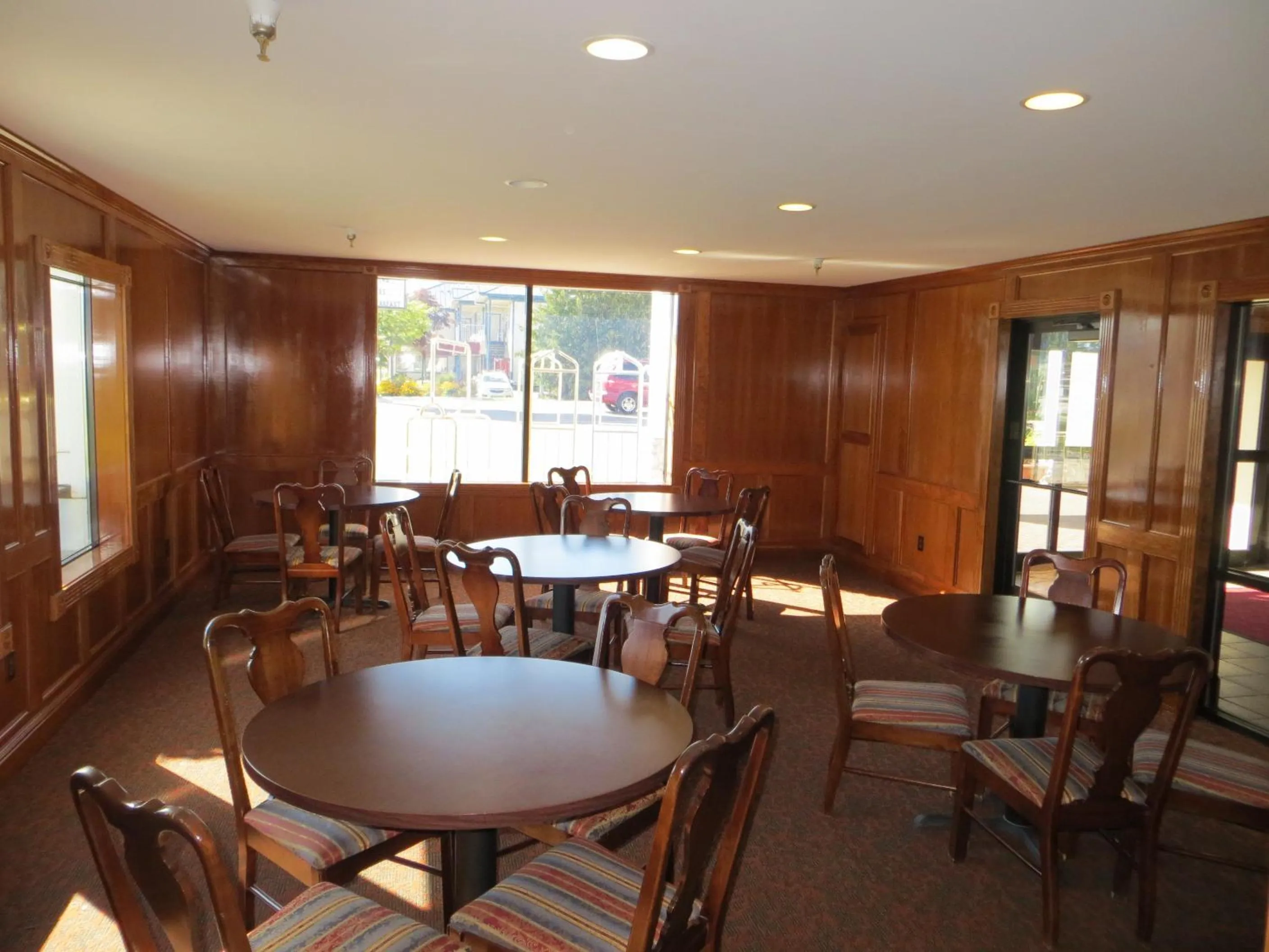 Restaurant/places to eat in Bayside Hotel of Mackinac