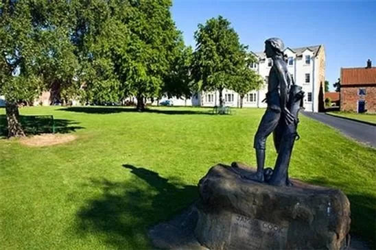 Nearby landmark in Royal Oak Hotel