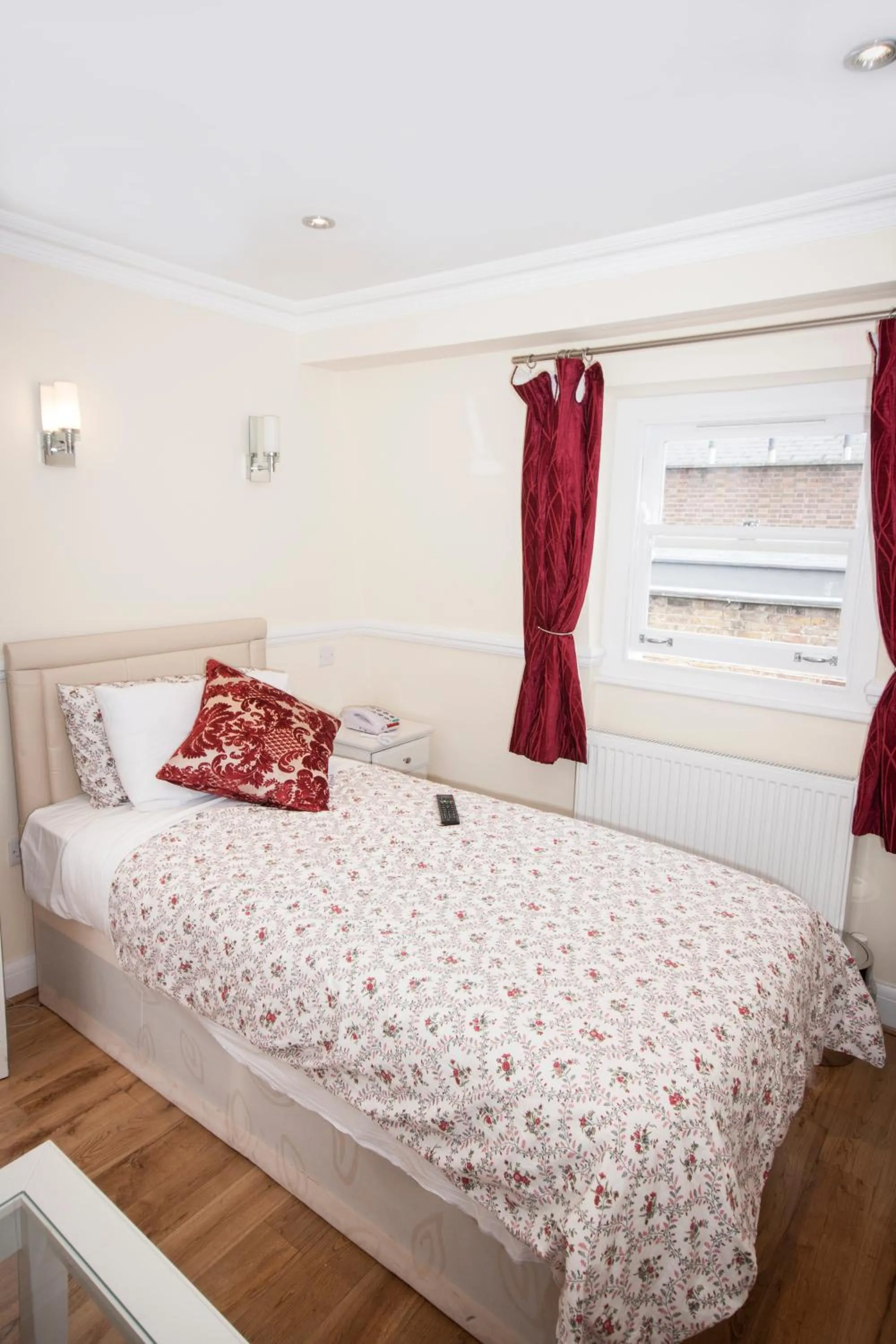 Standard Single Room in Classic Hyde Park Hotel