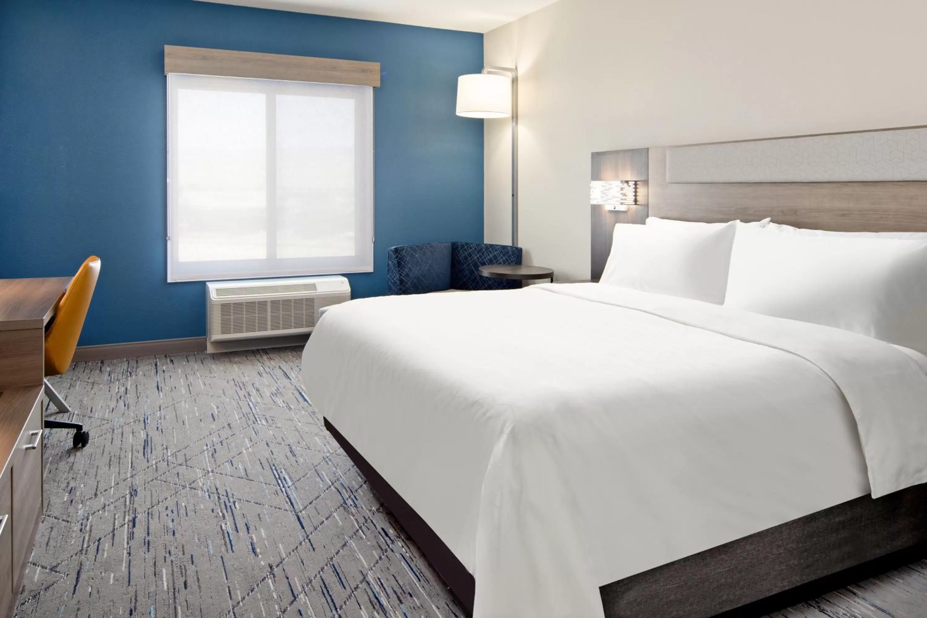 Bed in Holiday Inn Express & Suites Palm Desert - Millennium by IHG