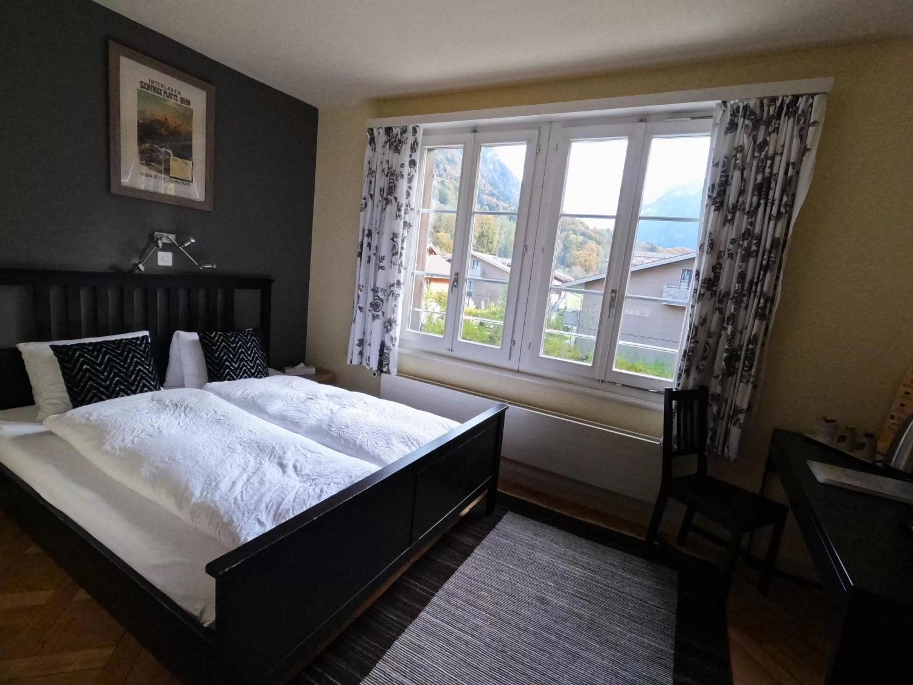 Bed in Alpenrose Hotel and Gardens